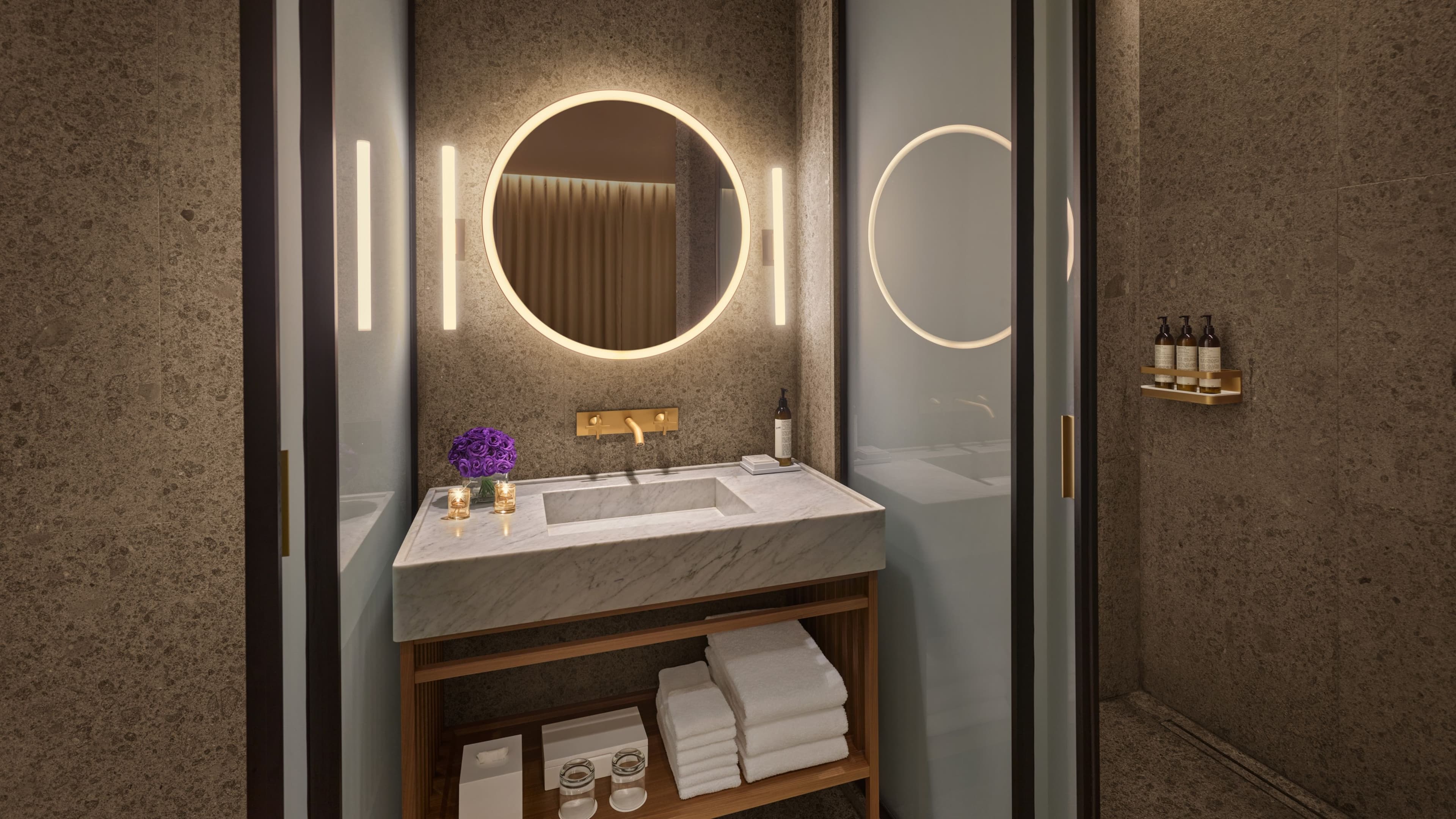 Guest Room - Image 4
