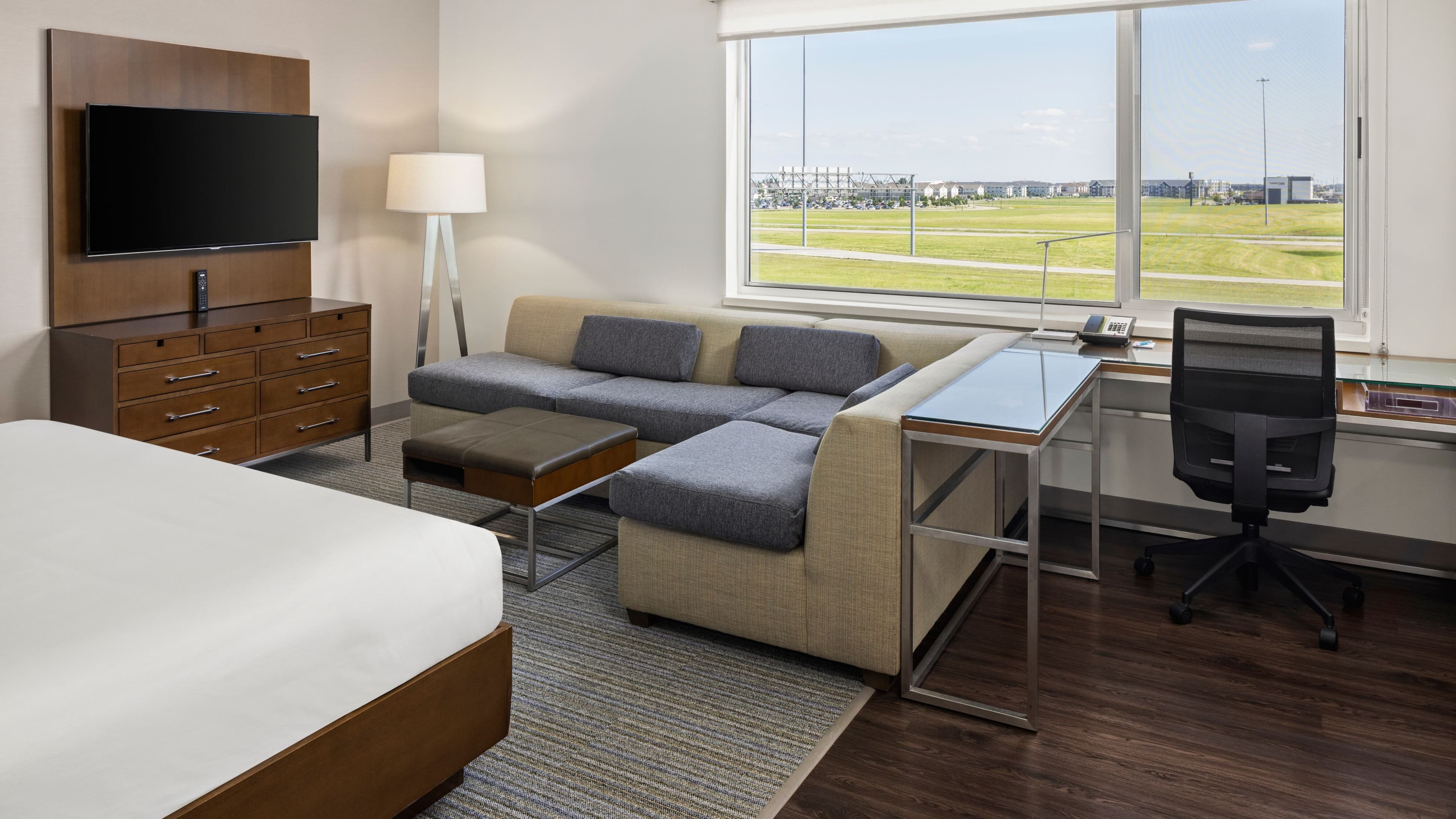 Studio King - Image 1