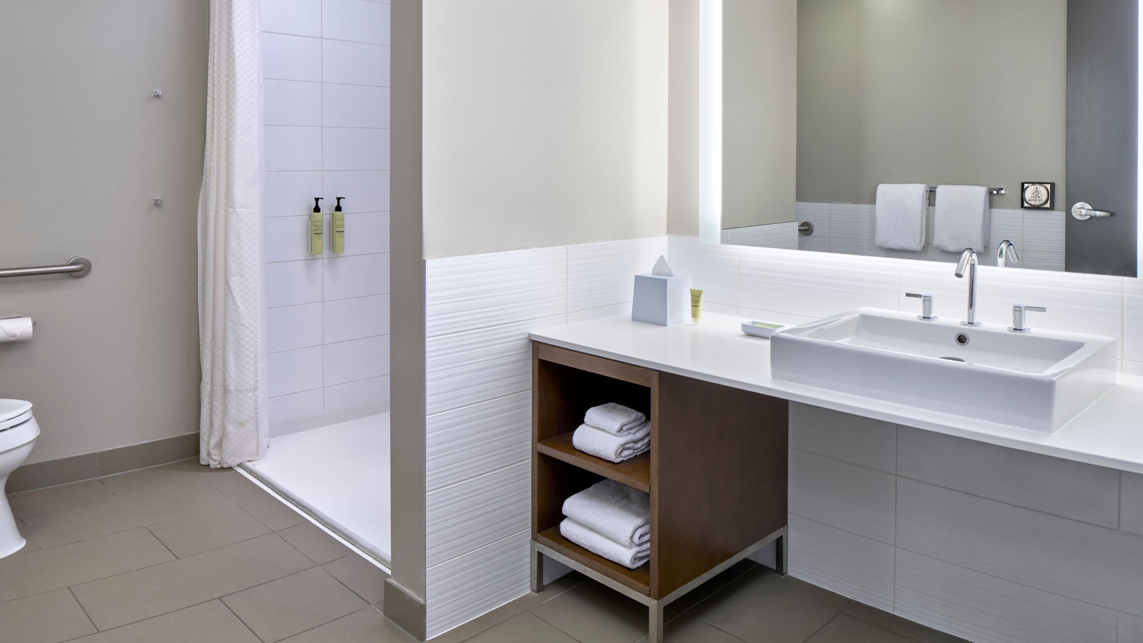 Element Vancouver Metrotown — 11