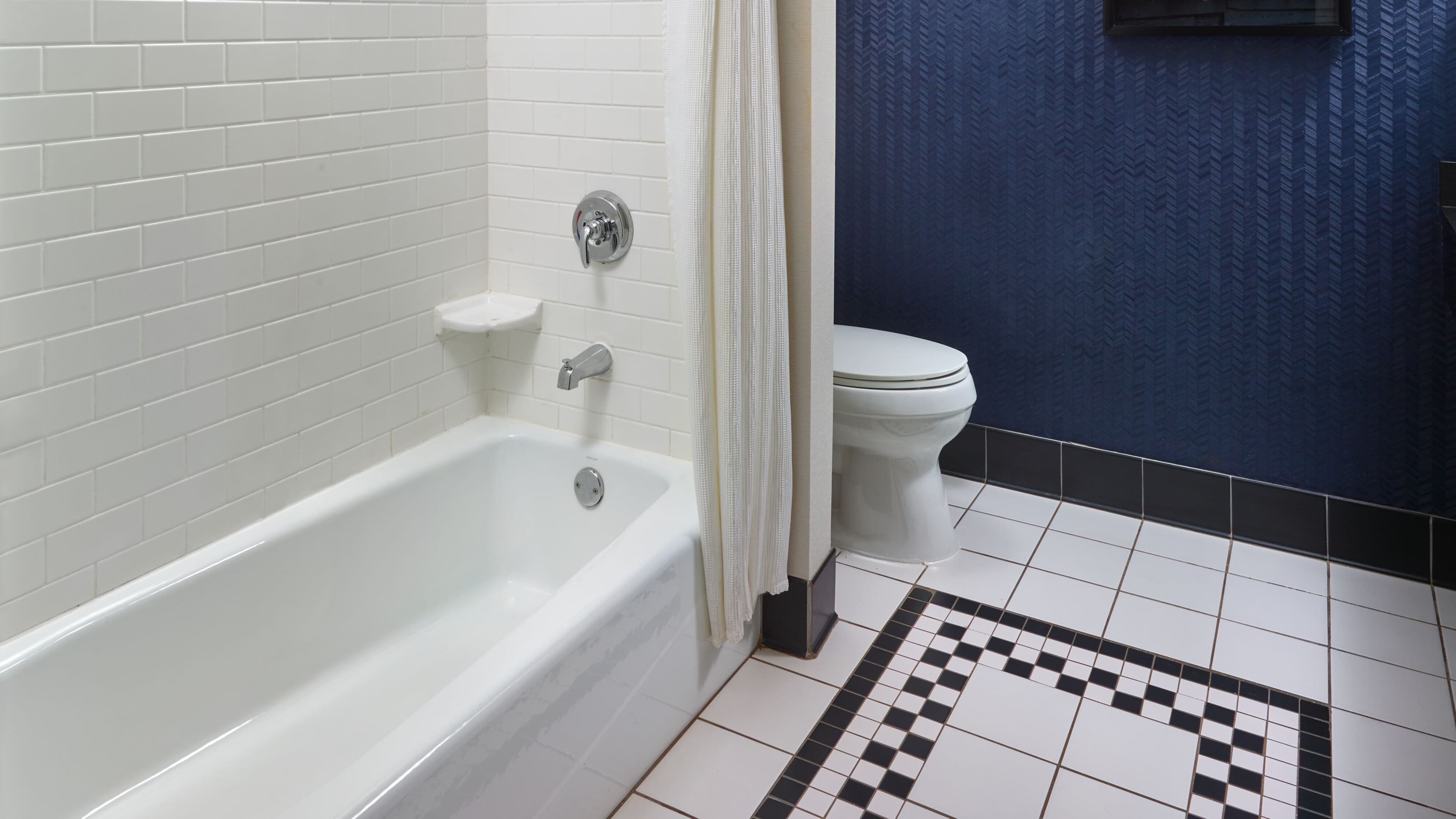 Fairfield Inn & Suites Commerce — 6