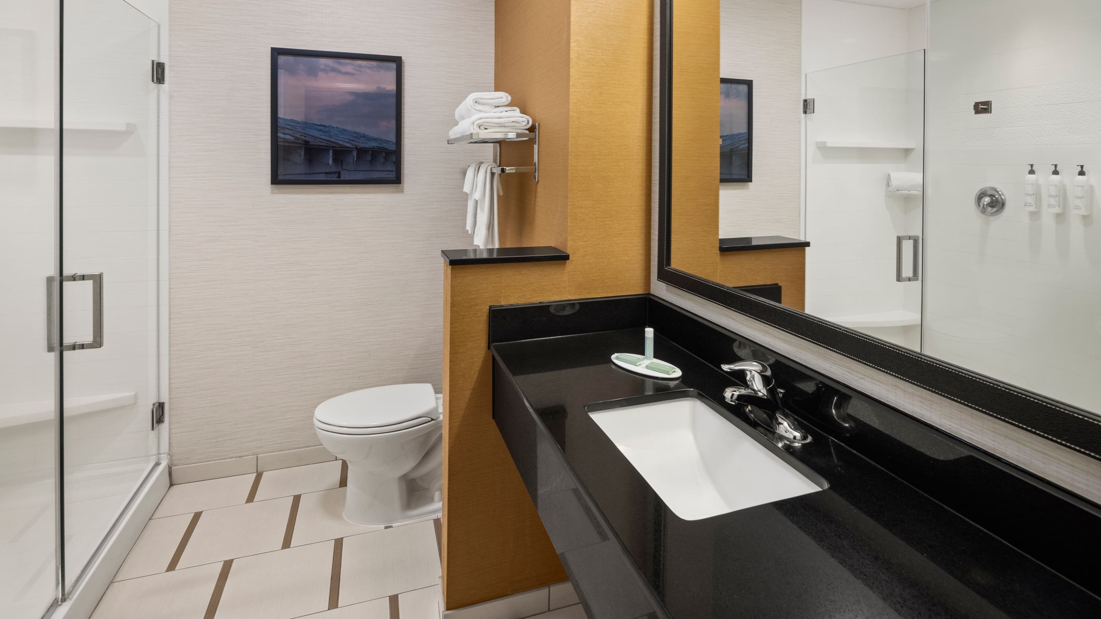 Fairfield Inn & Suites Waterloo Cedar Falls - Image 4