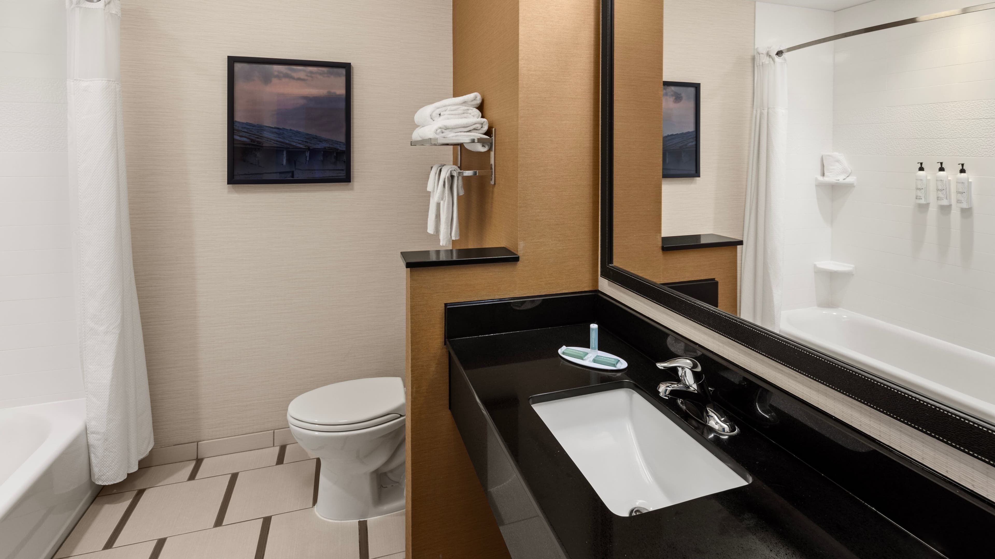 Fairfield Inn & Suites Waterloo Cedar Falls — 10