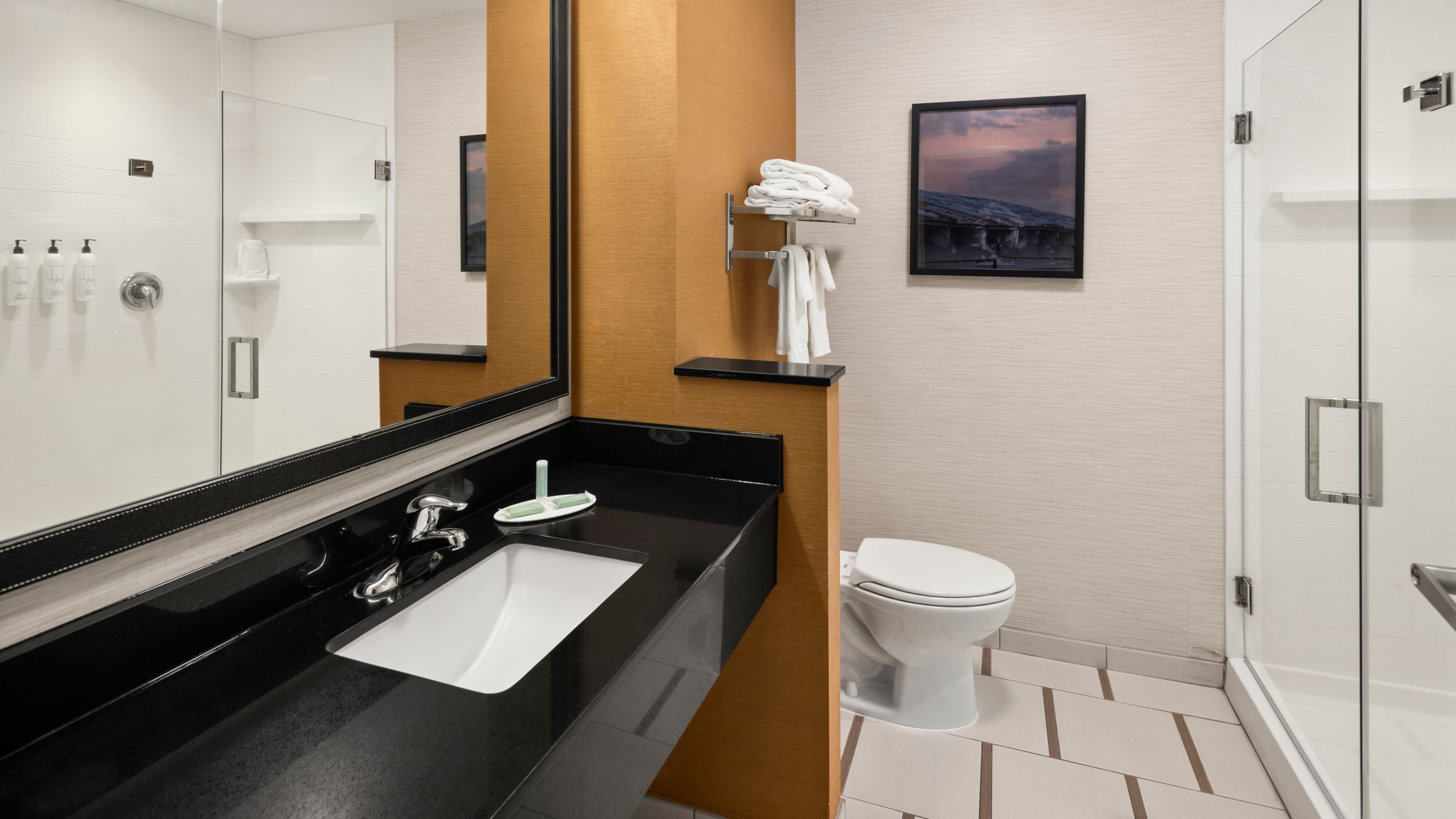 Fairfield Inn & Suites Waterloo Cedar Falls - Image 5
