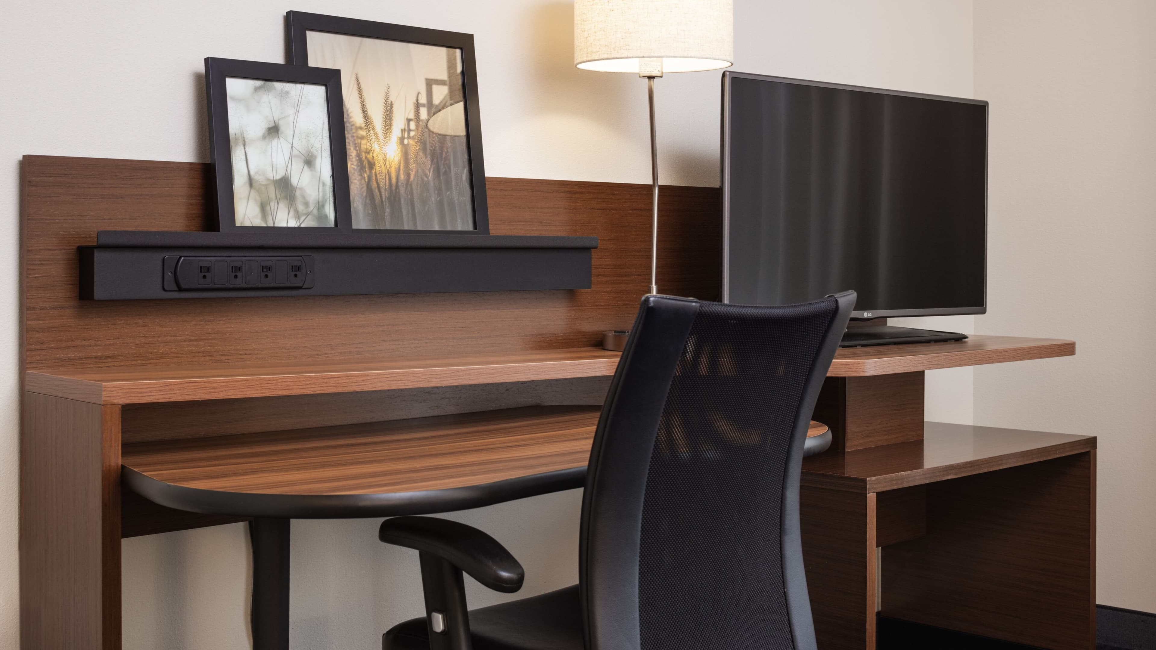 Fairfield Inn & Suites Waterloo Cedar Falls - Image 3