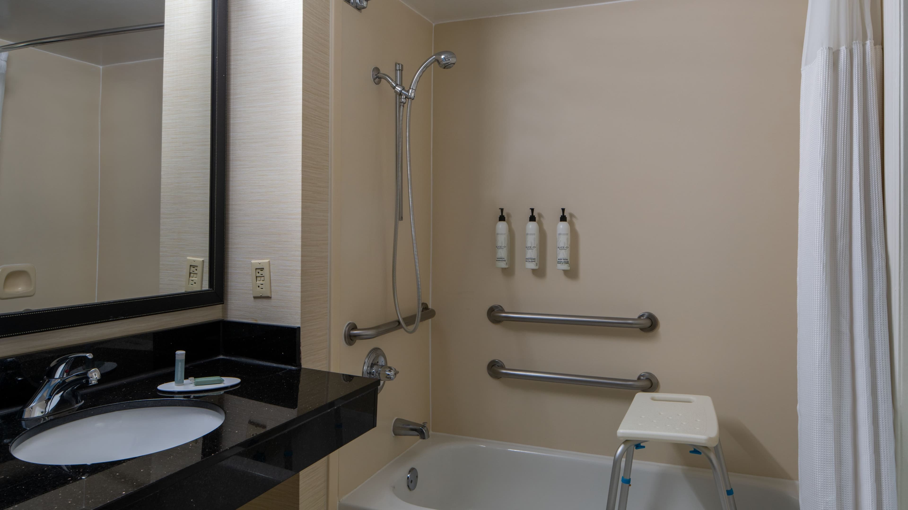 Holiday Inn Express Alpharetta - Roswell — 12