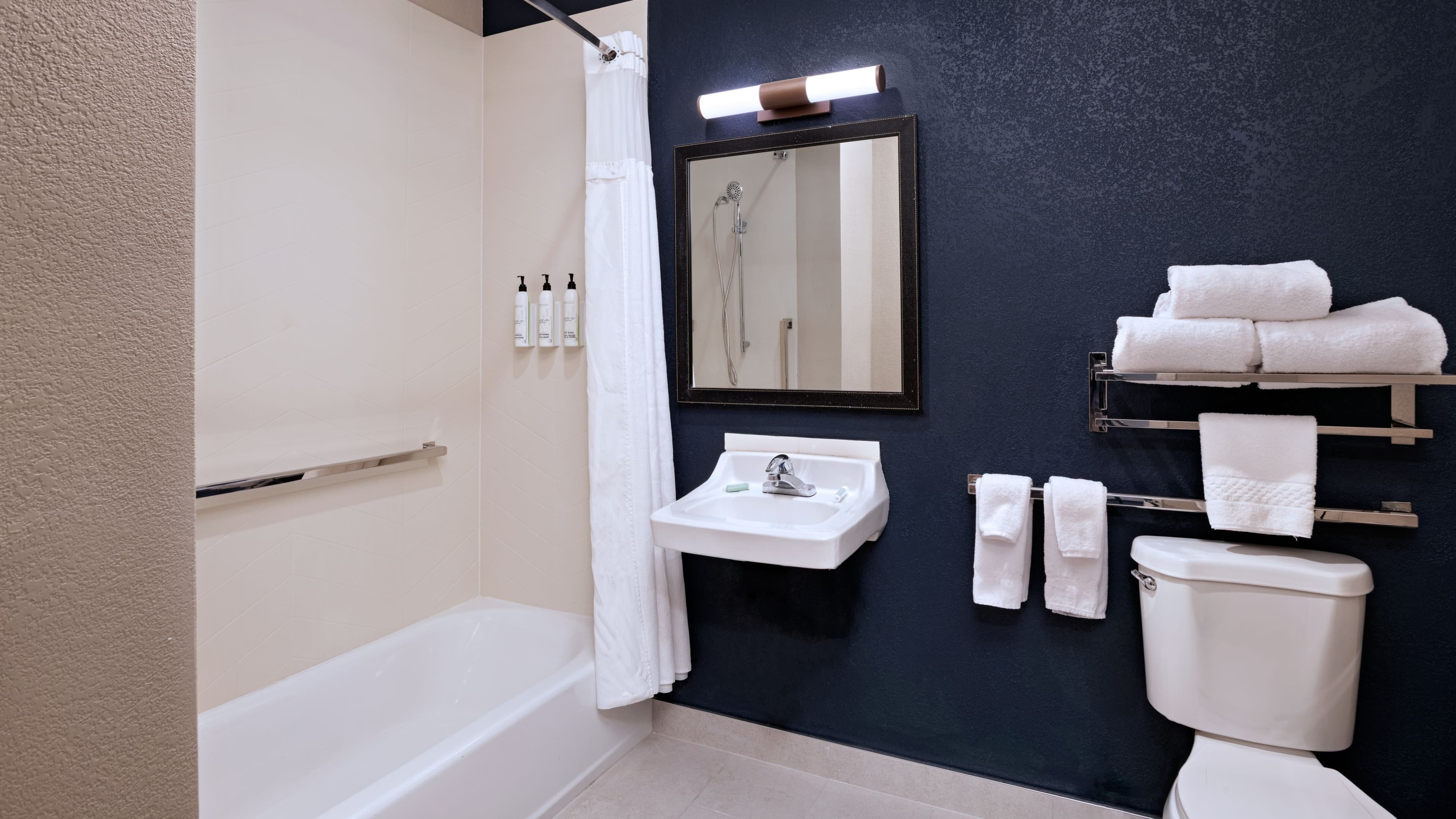 Fairfield Inn & Suites Austin-University Area — 11