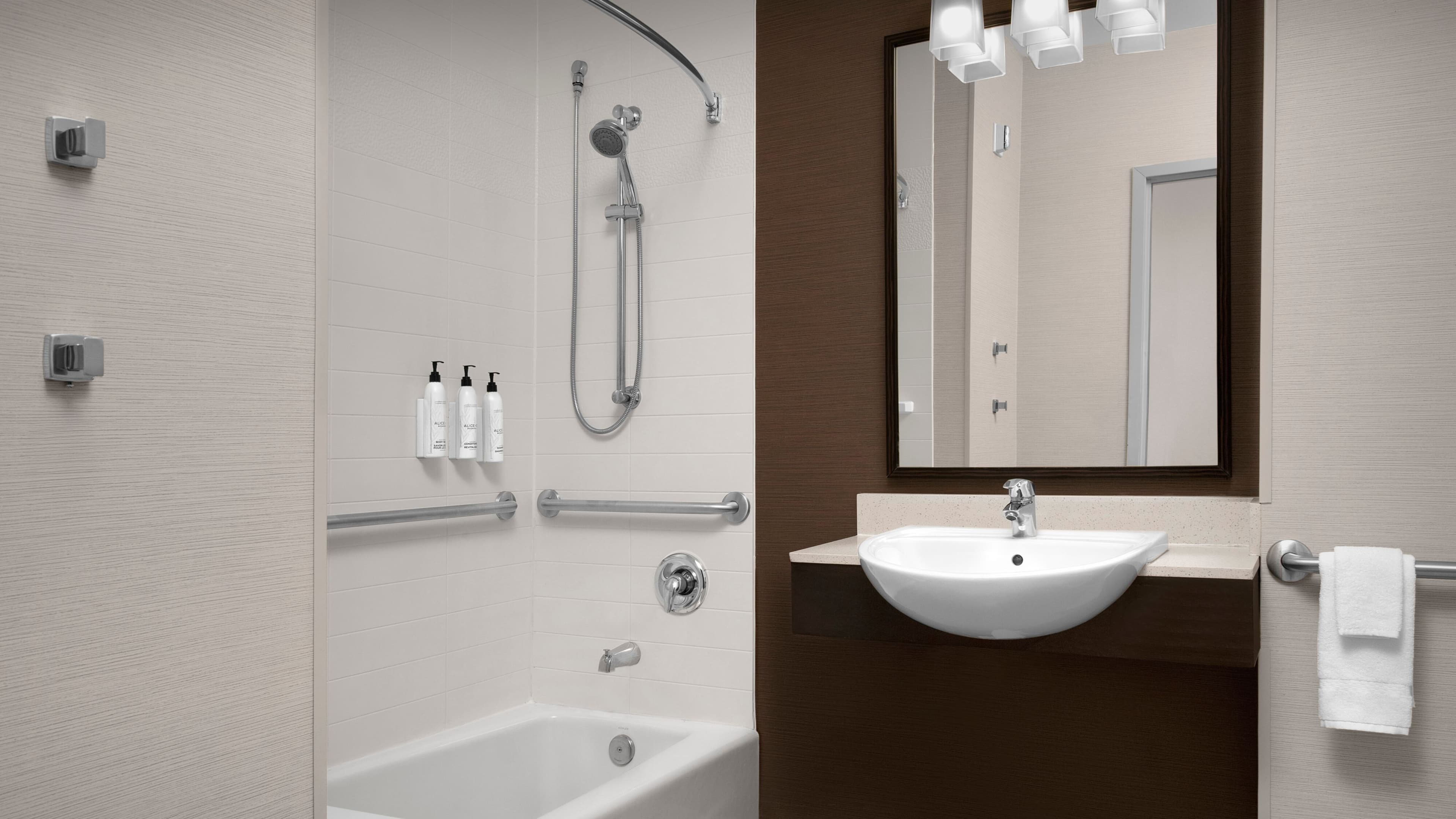King Guest Room - Image 4