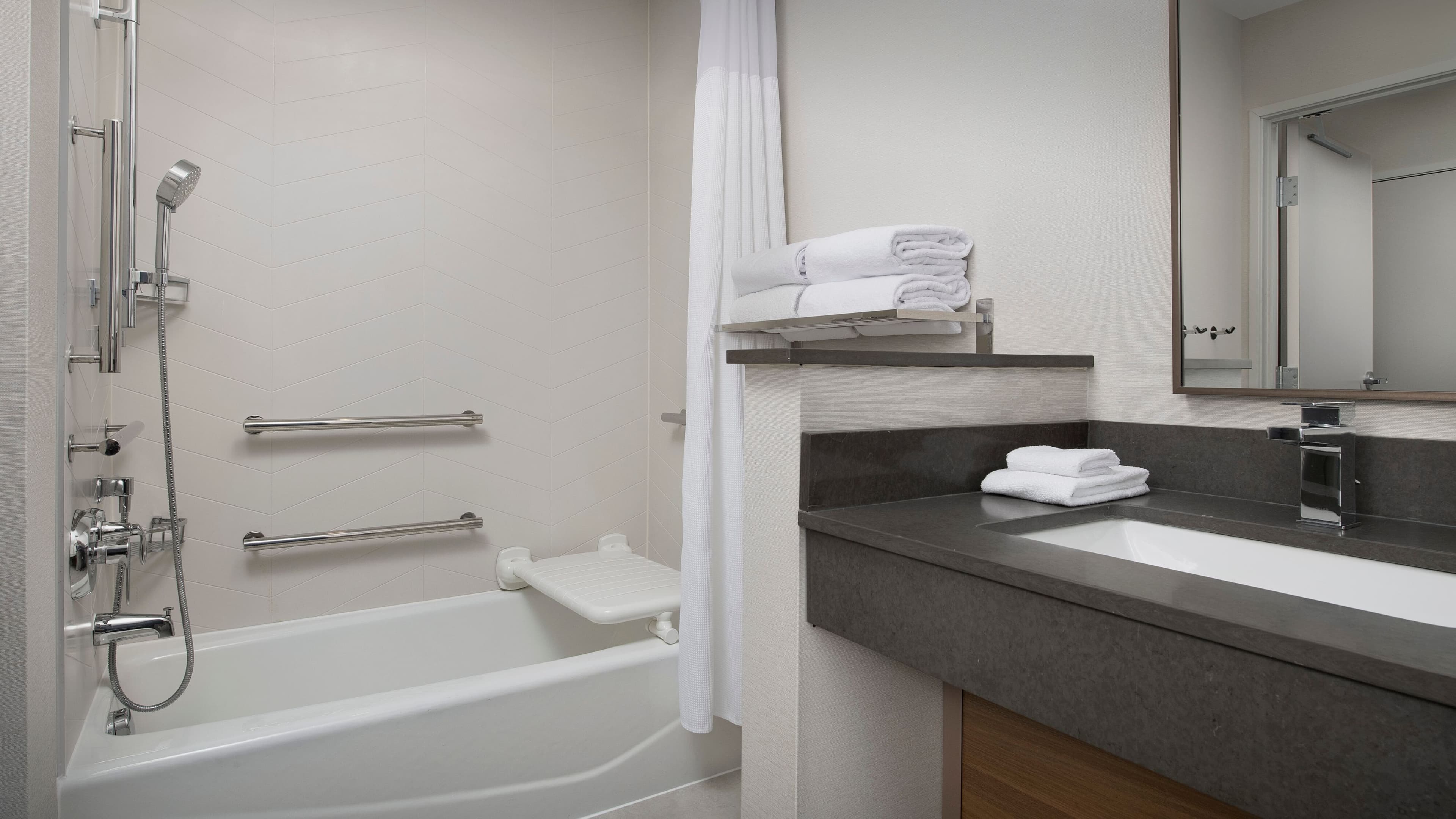 Fairfield Inn & Suites Aberdeen - Image 4