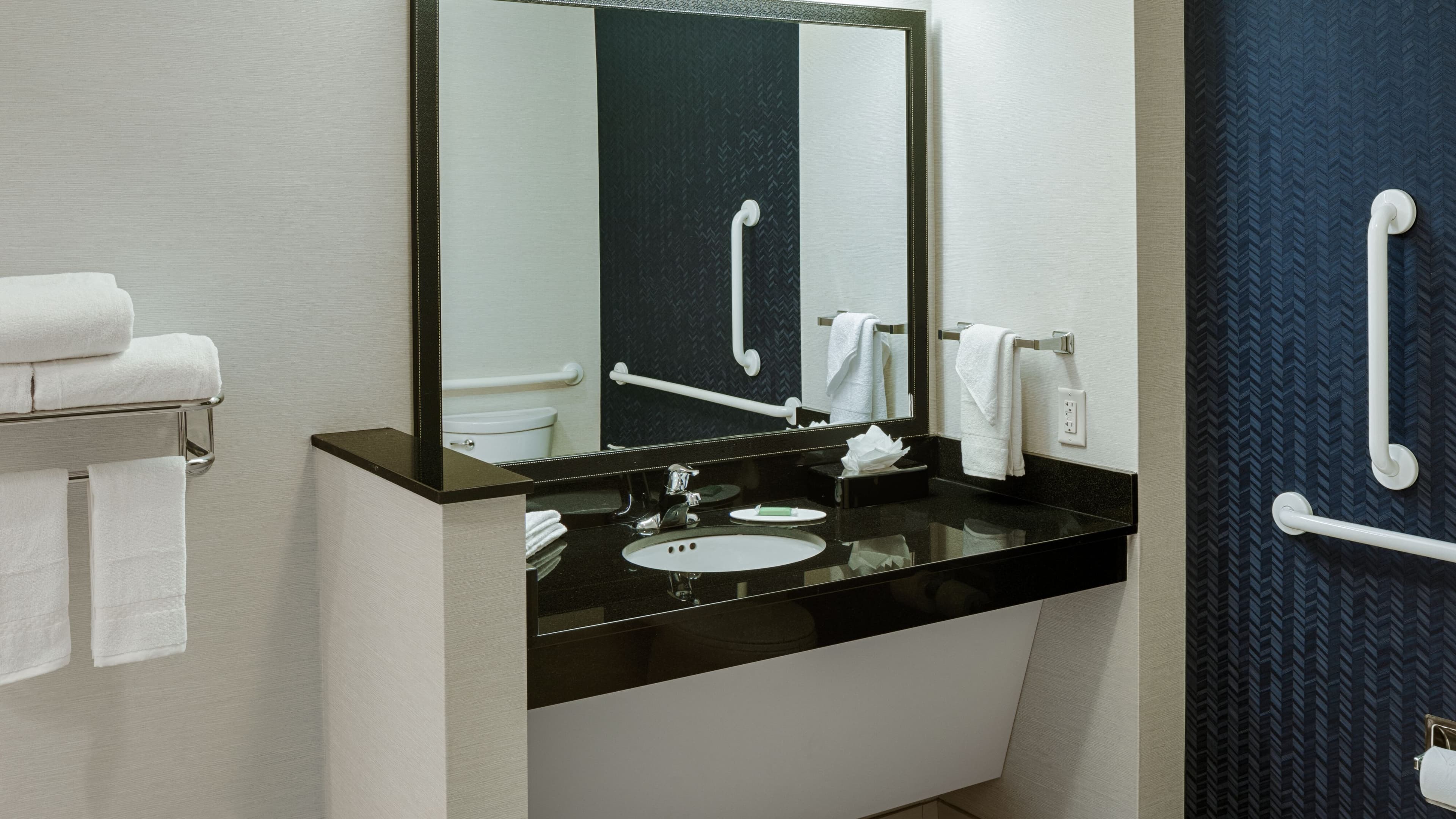 King Guest Room - Image 5