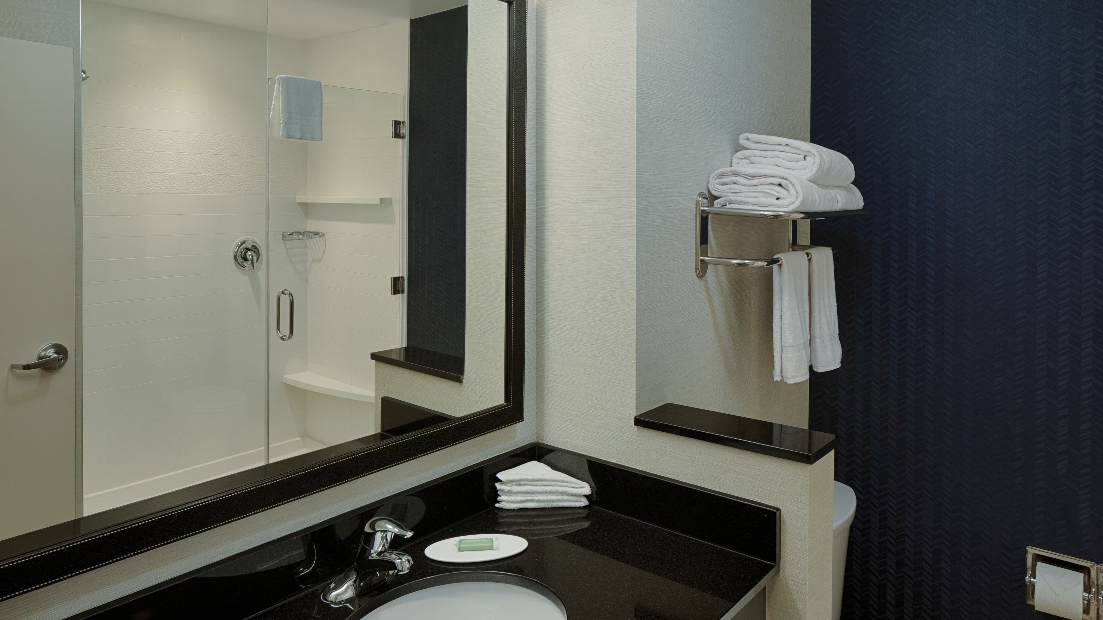 King Guest Room - Image 4