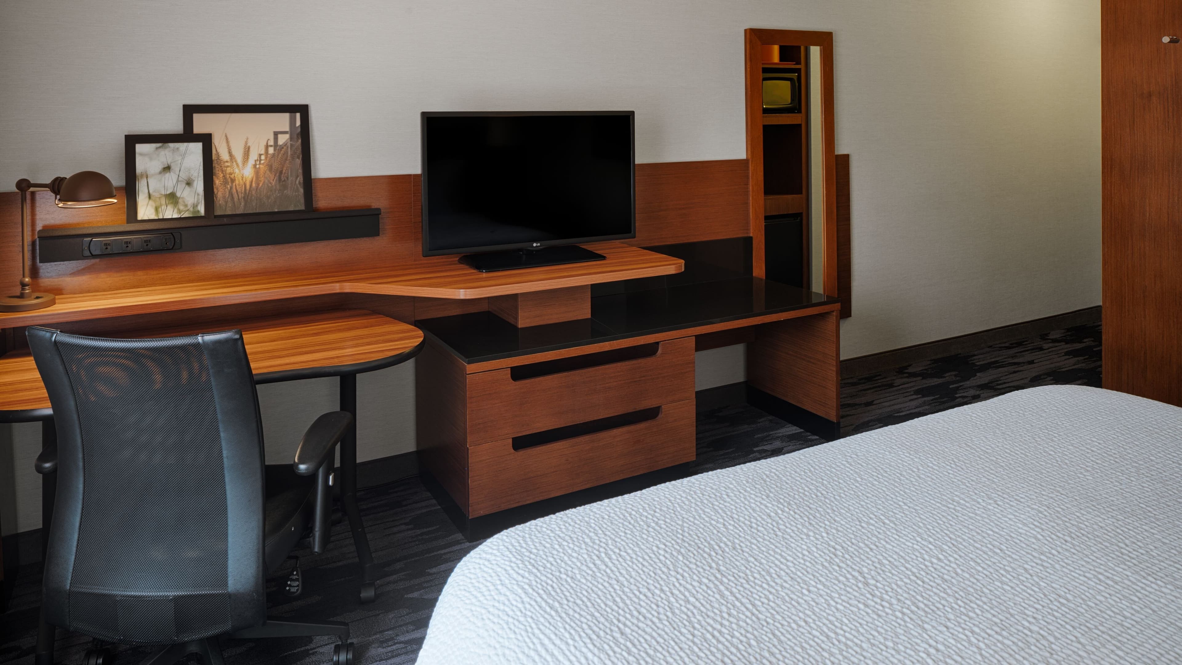 King Guest Room - Image 2