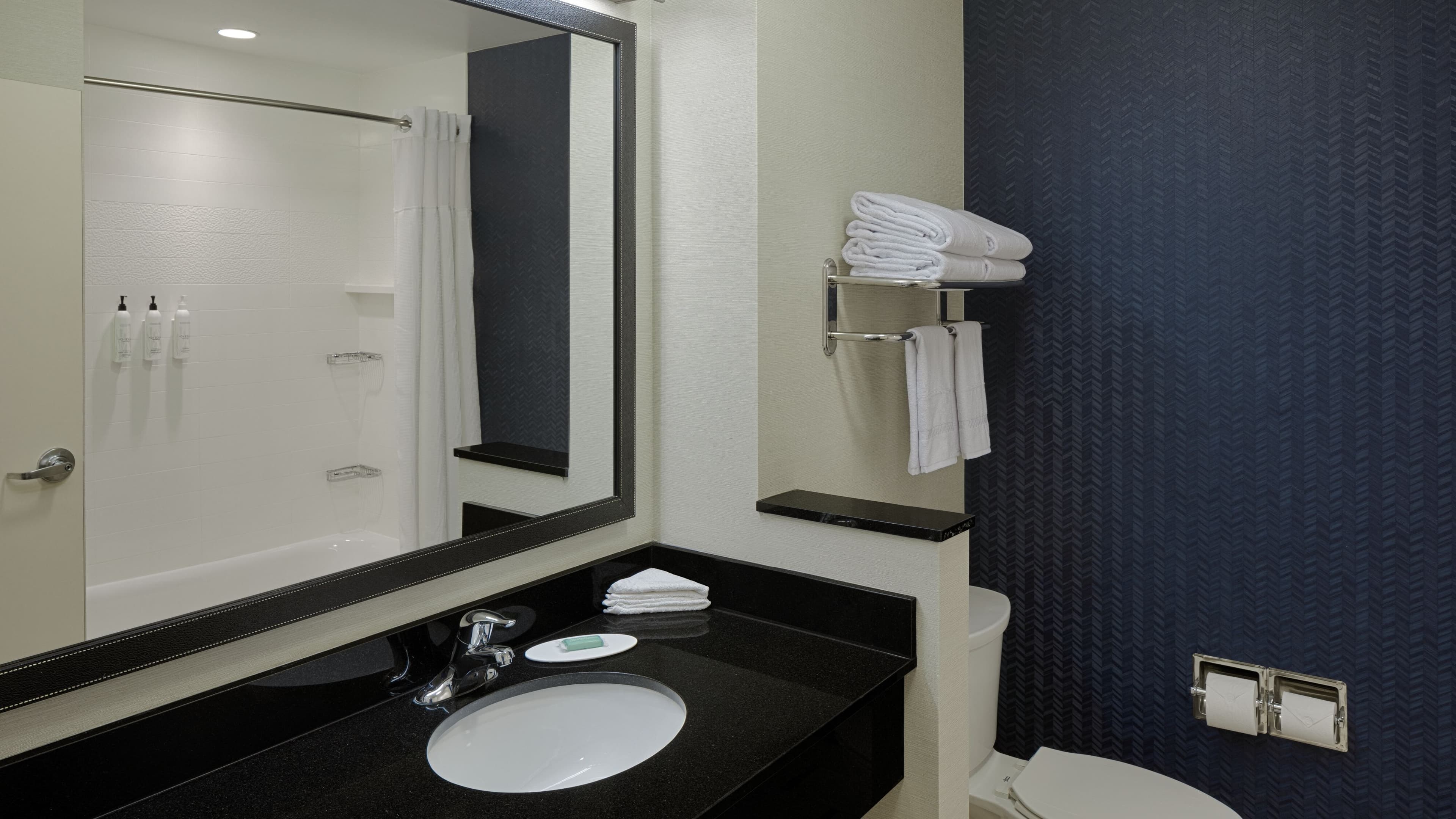 Double Queen Guest Room - Image 4