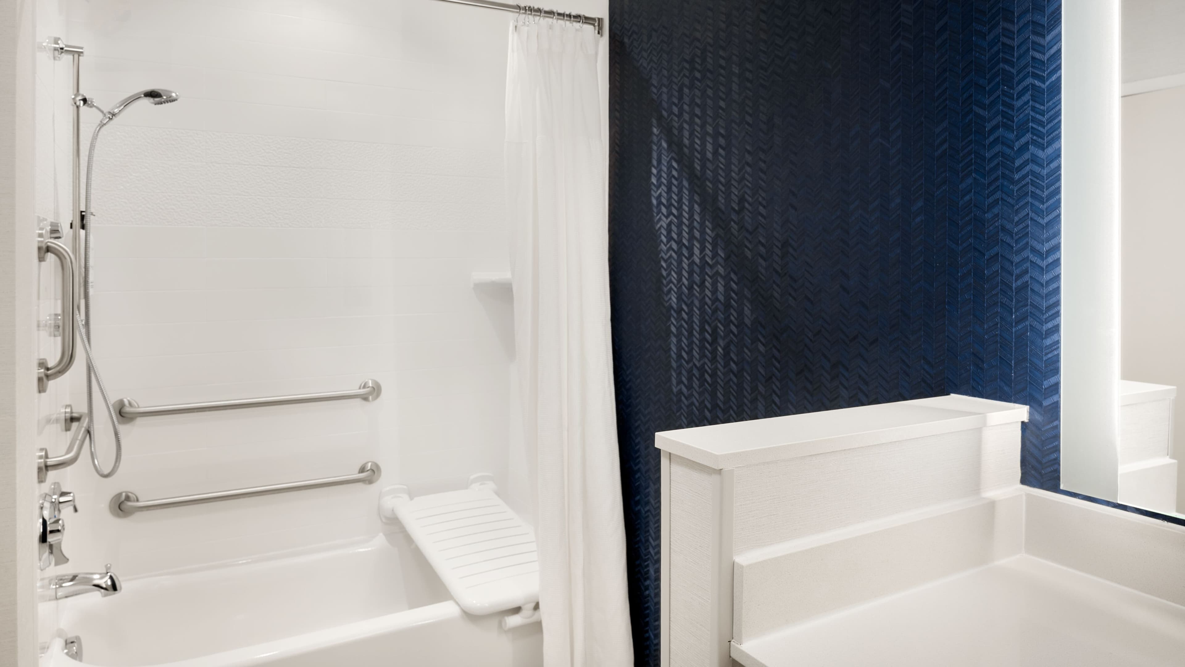 Fairfield Inn & Suites Cincinnati Uptown/University Area - Image 5