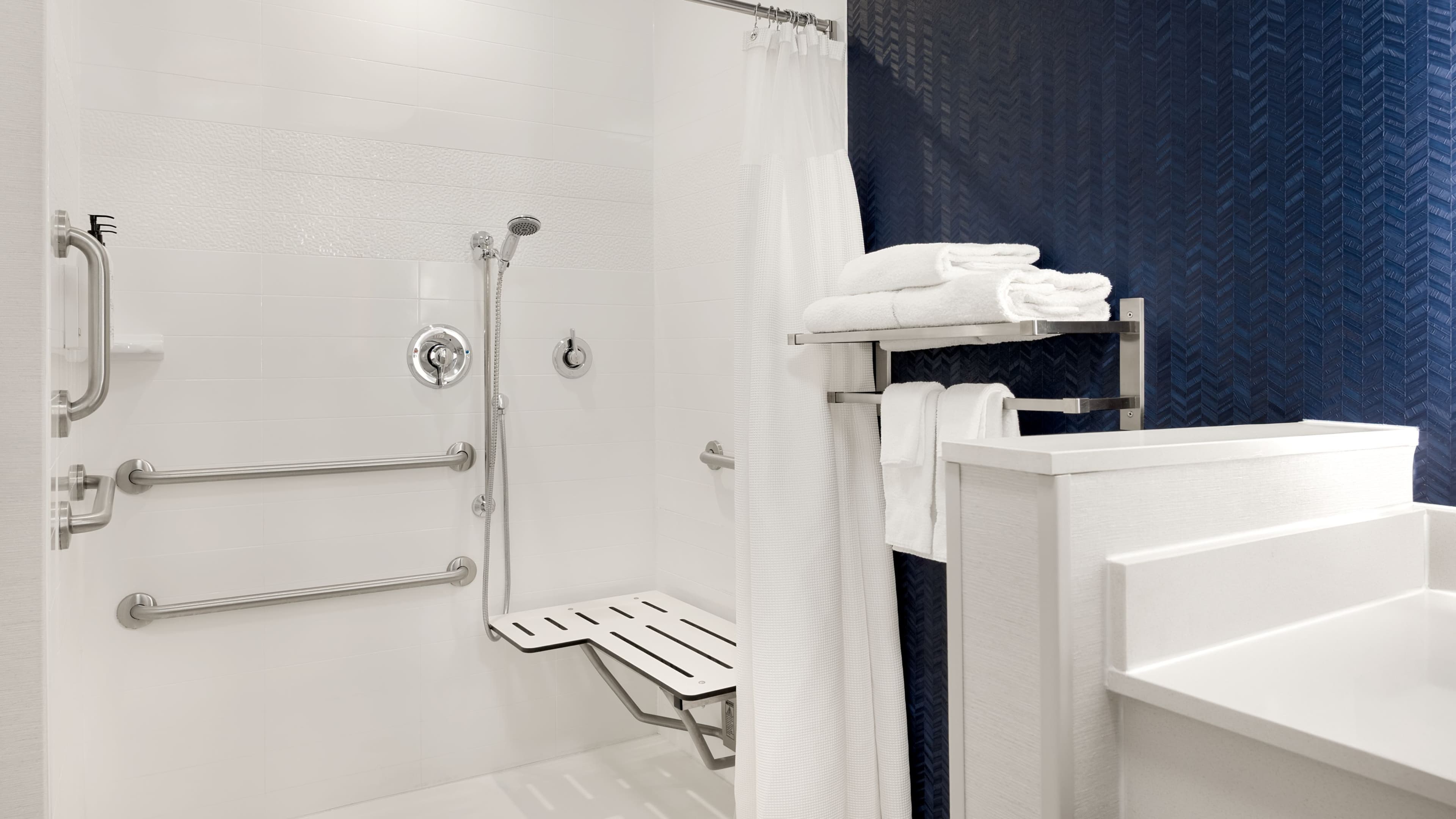 Fairfield Inn & Suites Cincinnati Uptown/University Area — 6