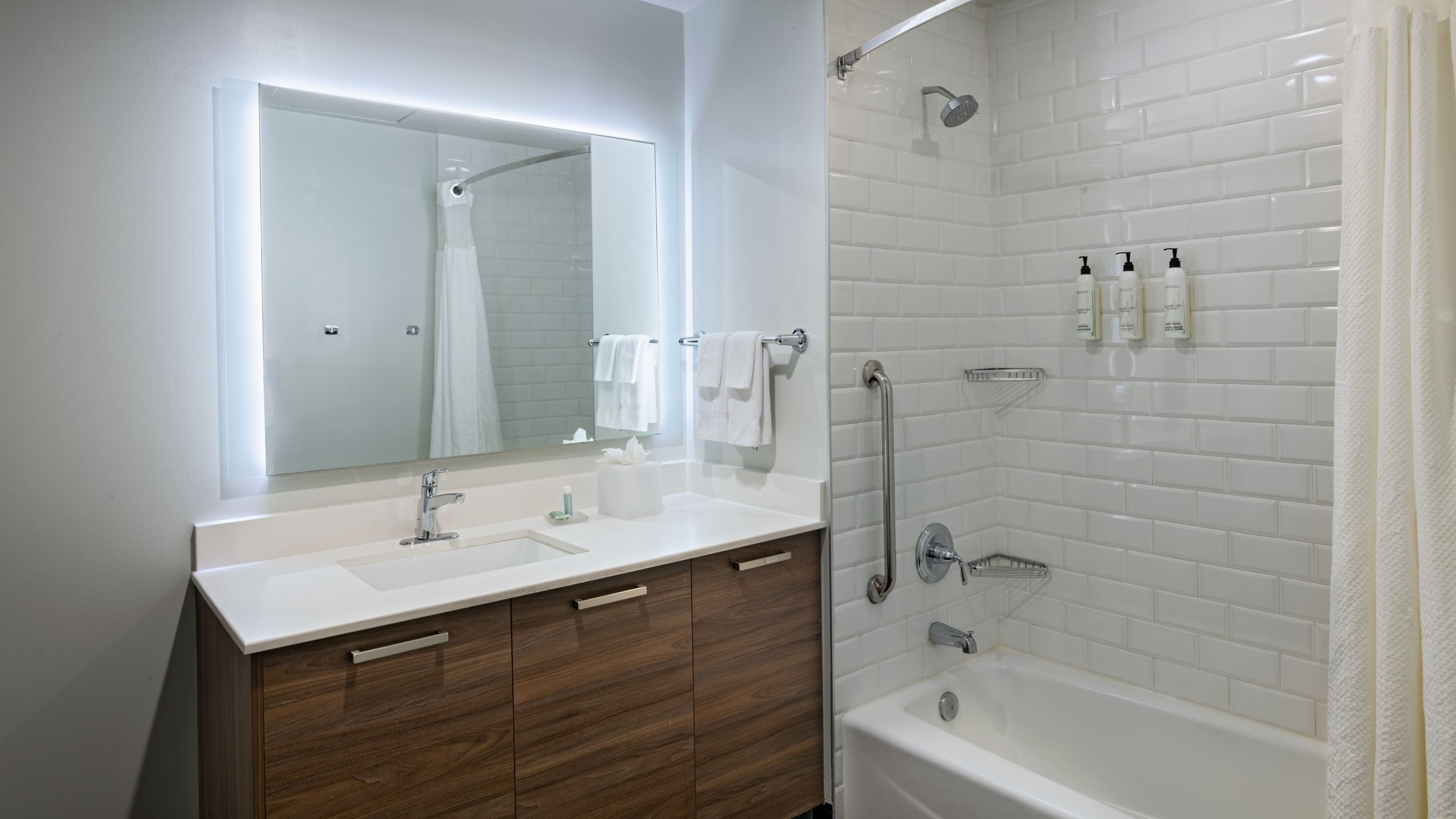 Fairfield Inn & Suites Dallas Downtown — 12
