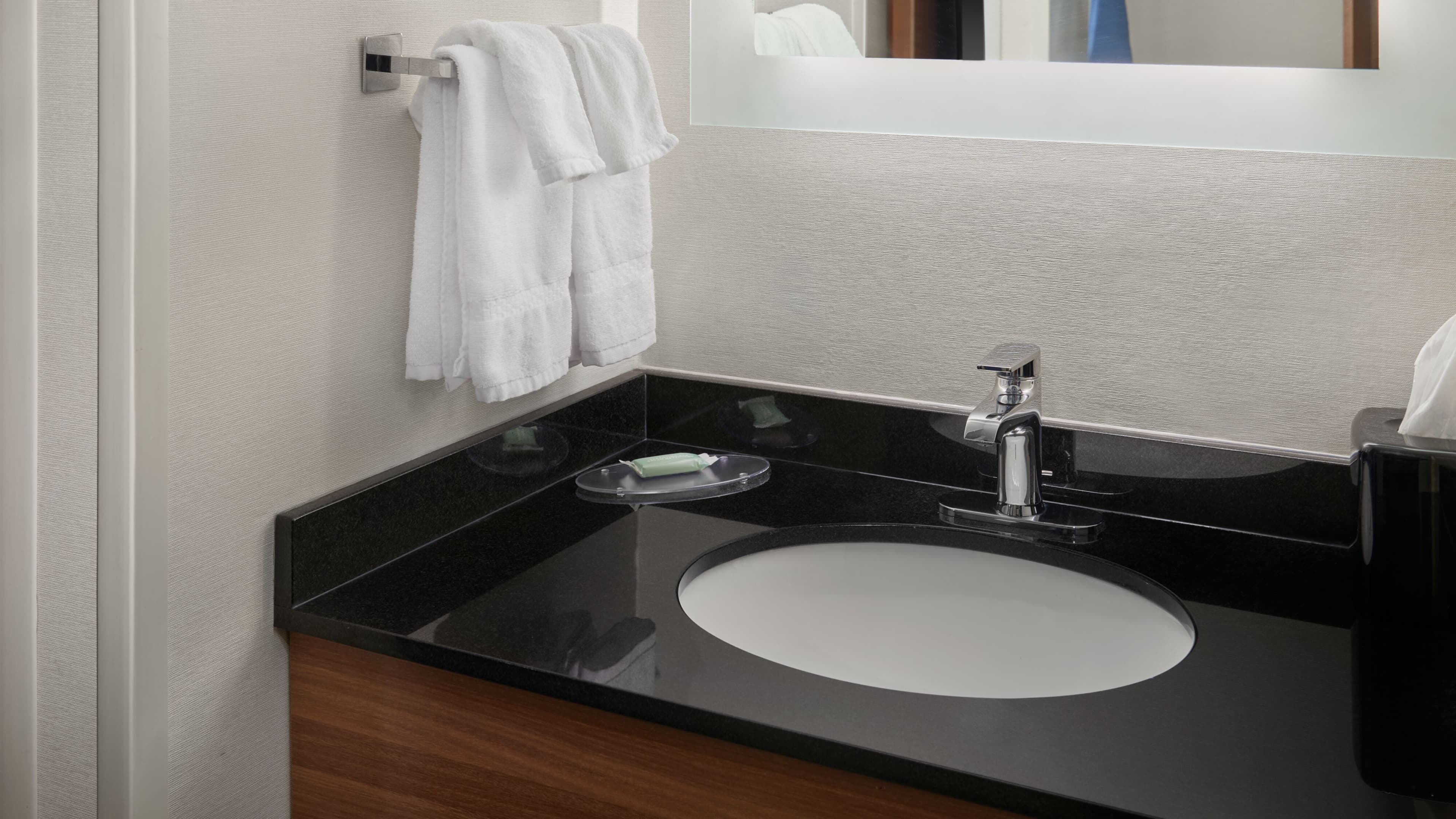 Fairfield Inn & Suites Detroit Farmington Hills — 8