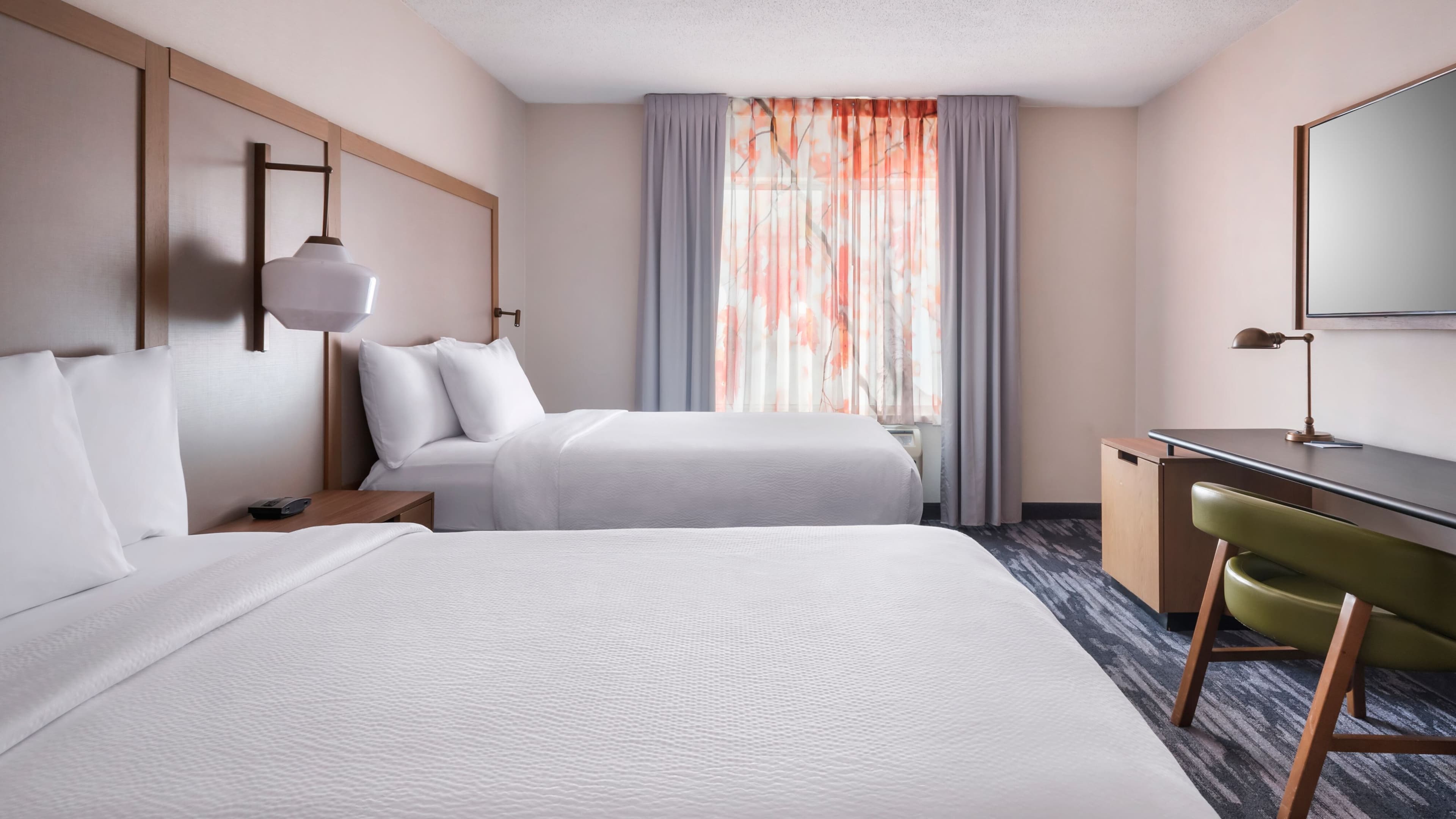 Holiday Inn Express & Suites Woodbridge - Image 4
