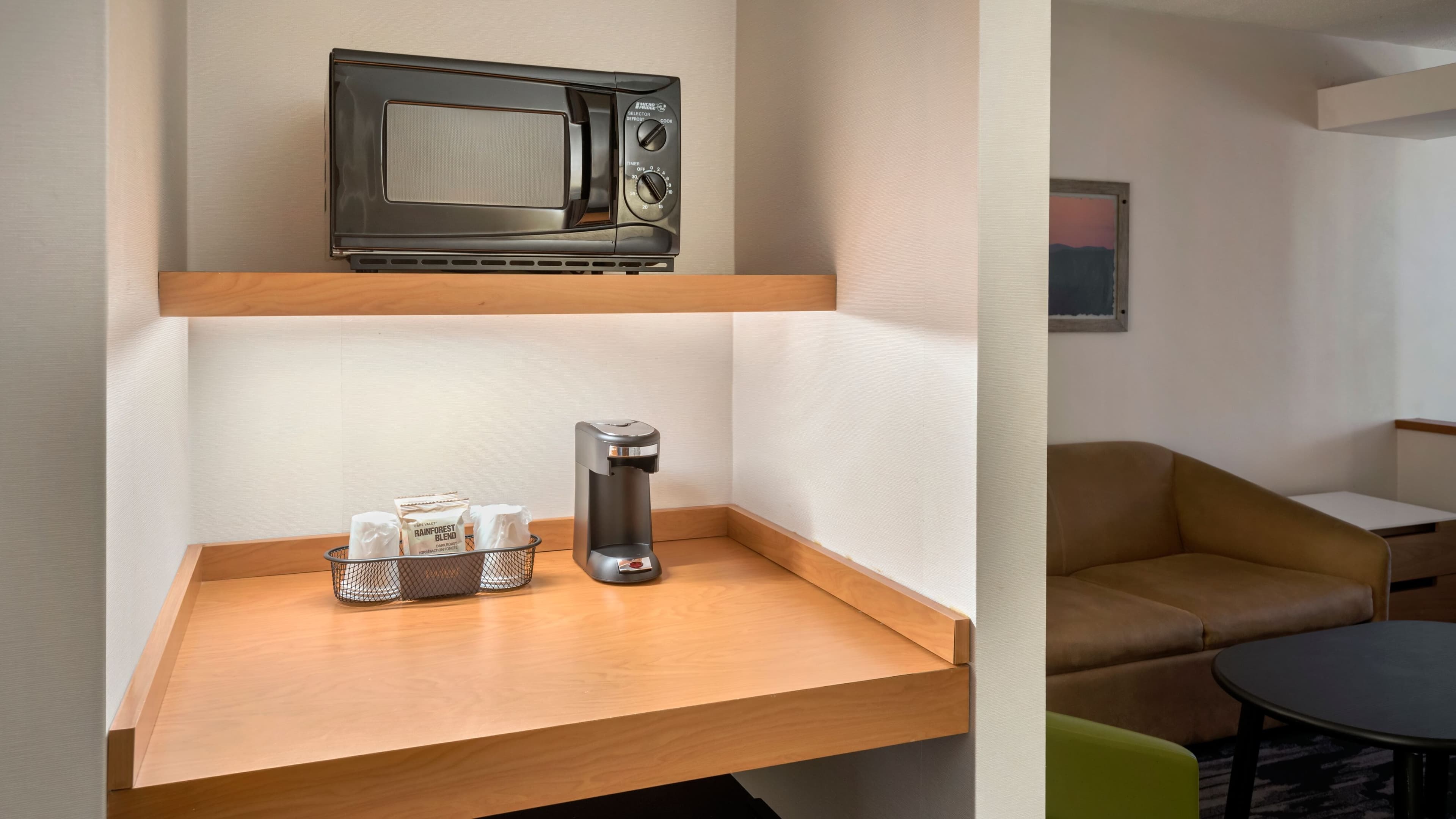 Holiday Inn Express & Suites Woodbridge — 9