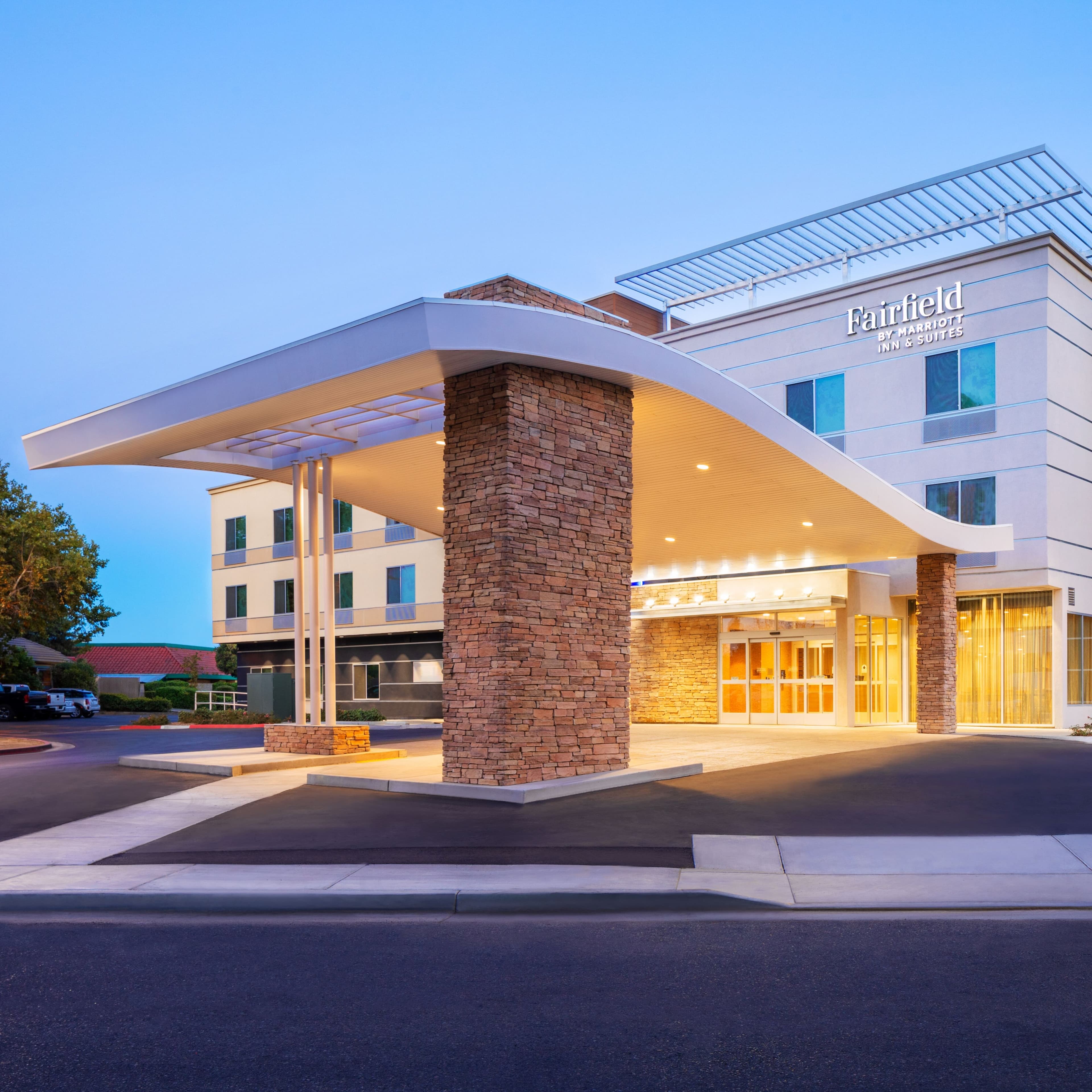 Fairfield Inn & Suites Fresno North/Shaw Avenue - Image 1