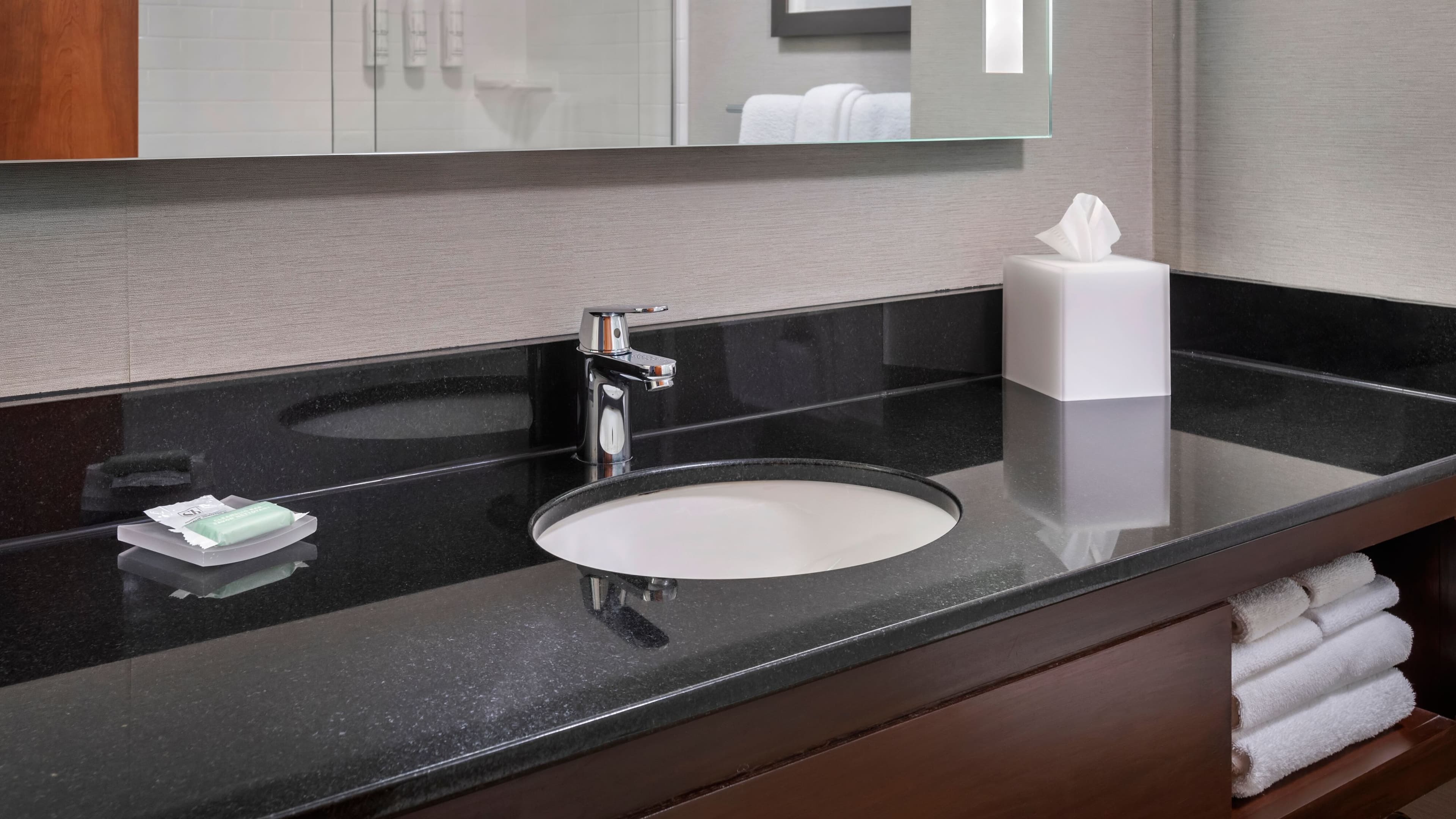 Fairfield Inn & Suites Great Barrington Lenox/Berkshires - Image 4