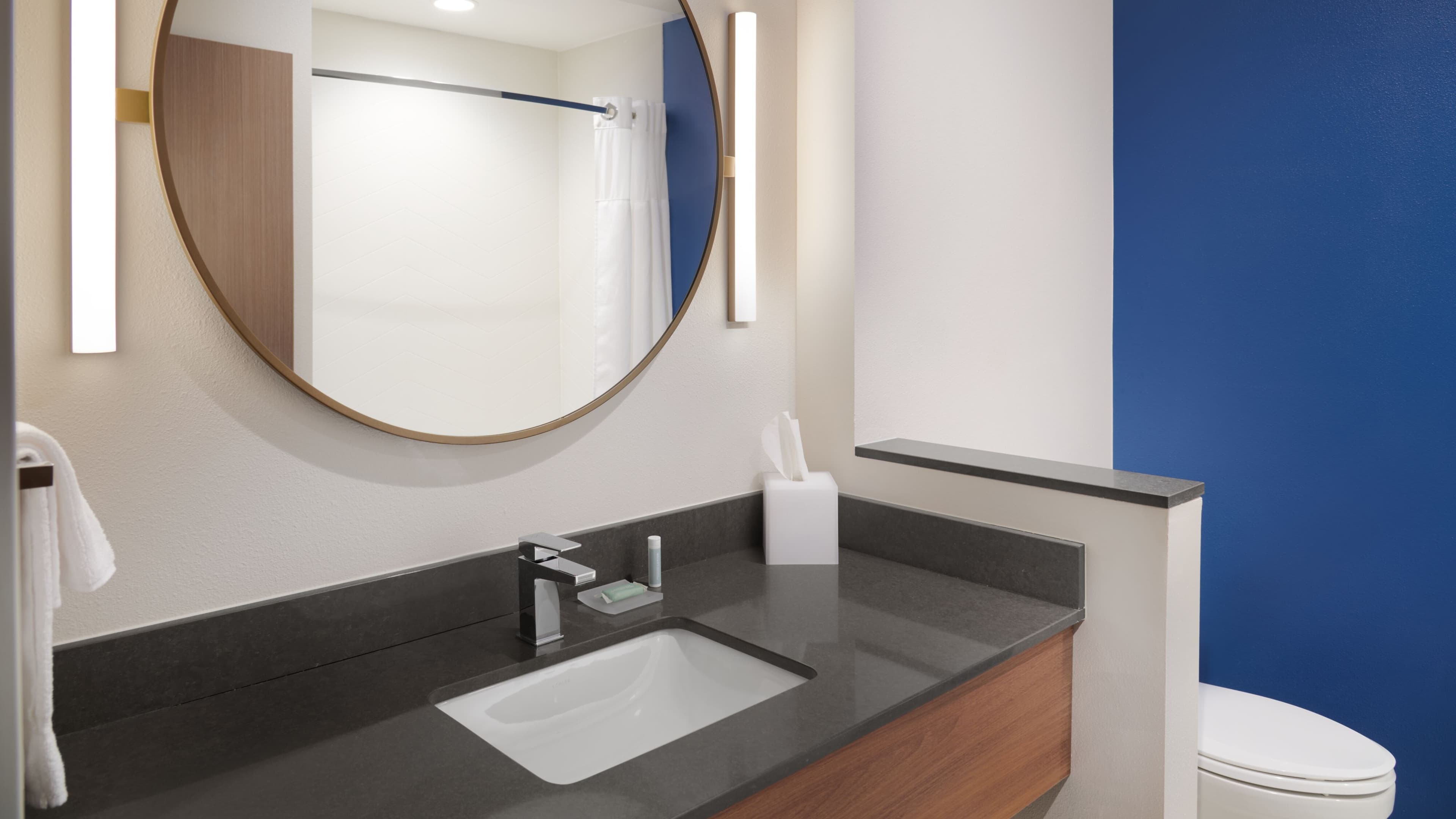 Fairfield Inn & Suites Columbus - Image 4