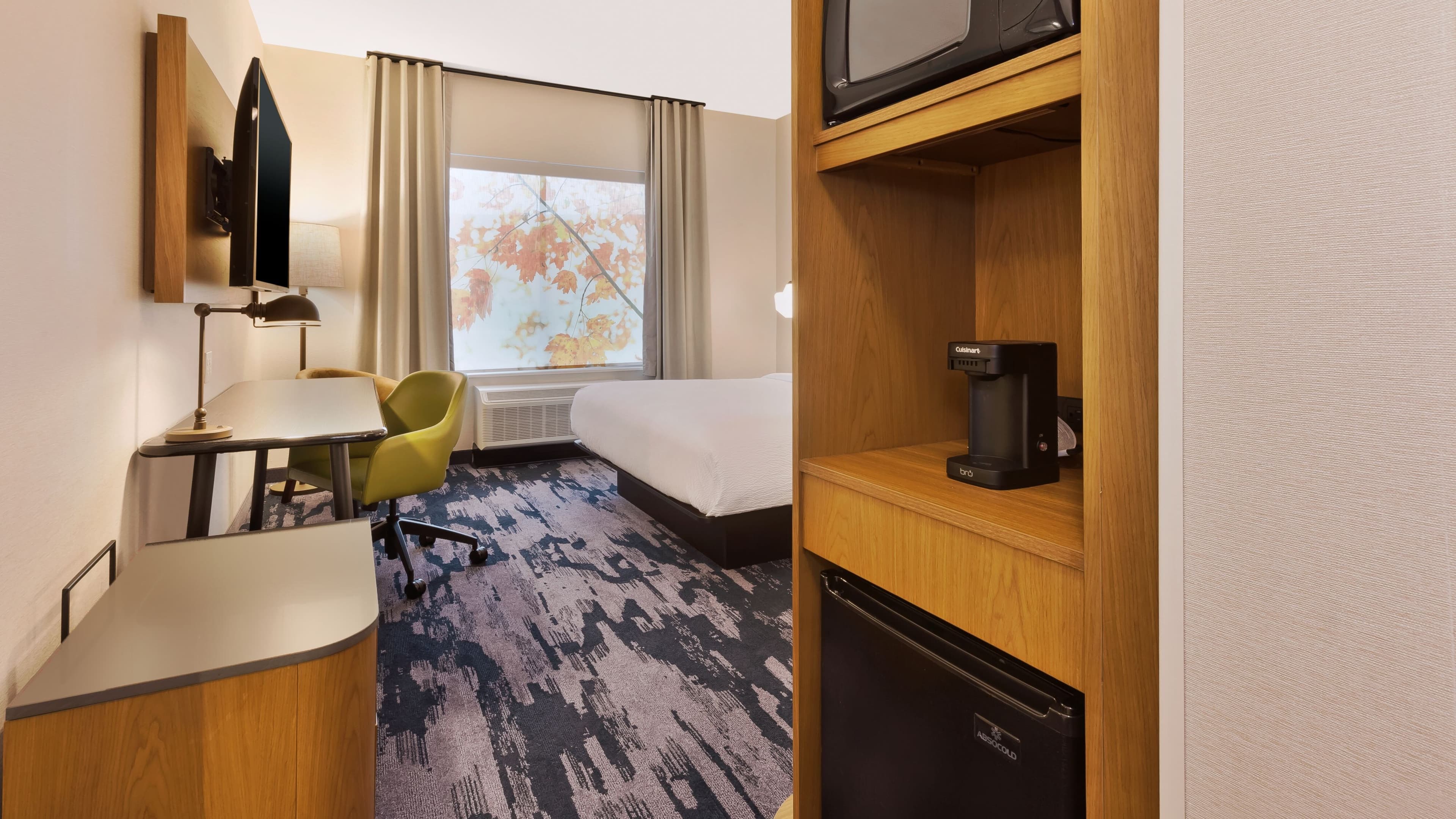 Fairfield Inn & Suites Grand Rapids North - Image 2