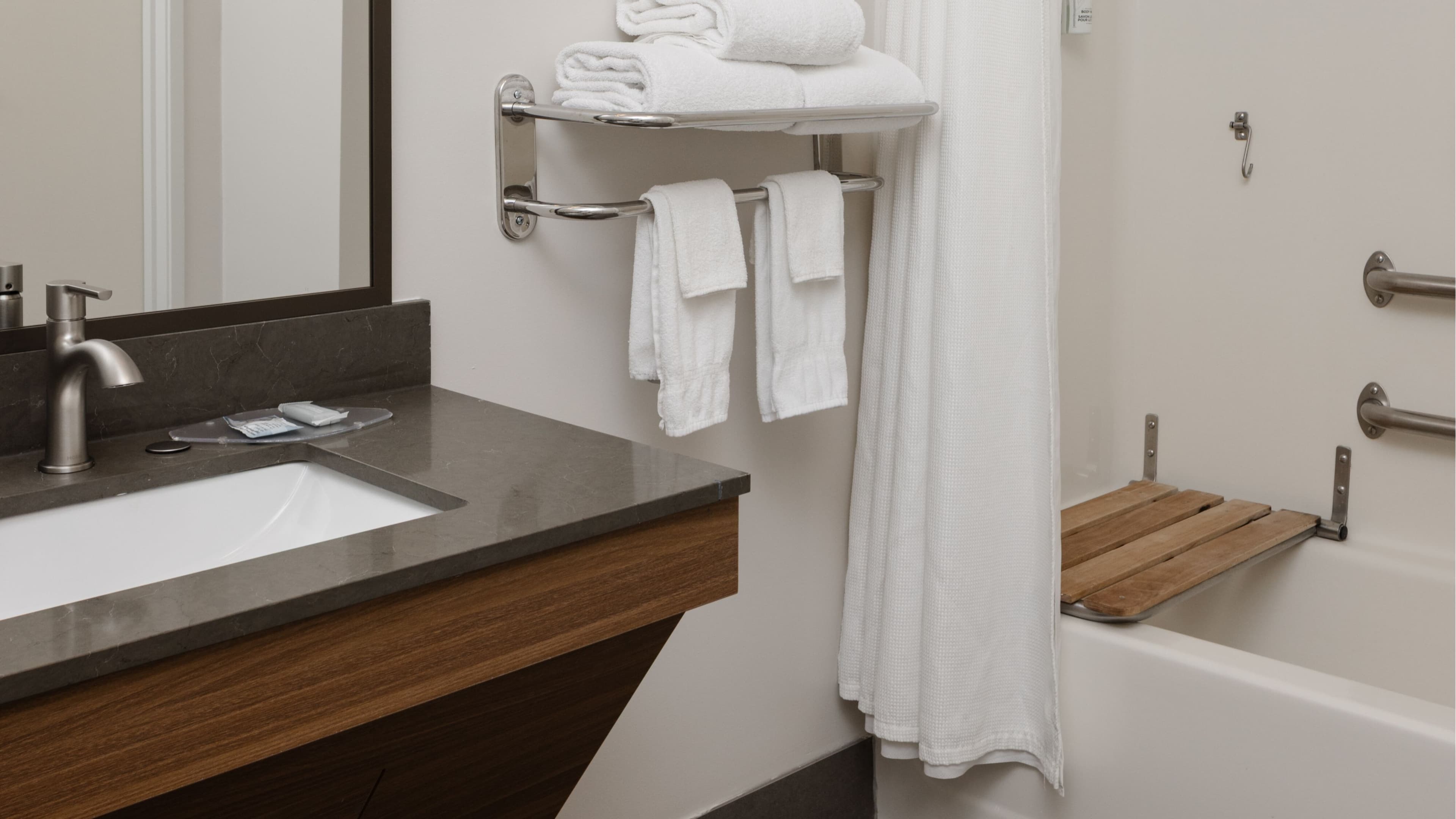 Fairfield Inn & Suites Grand Rapids — 6