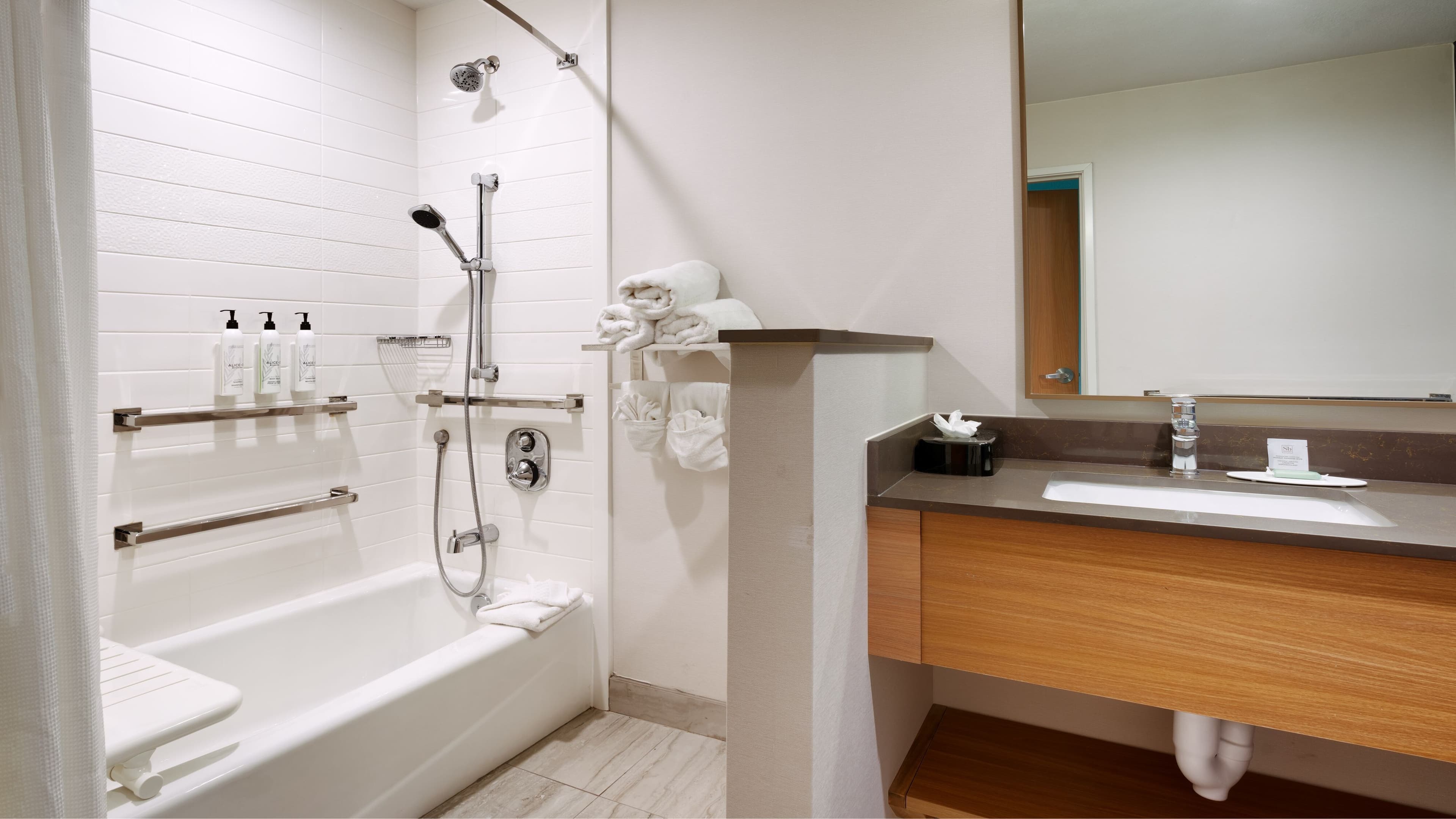 King Guest Room - Image 7
