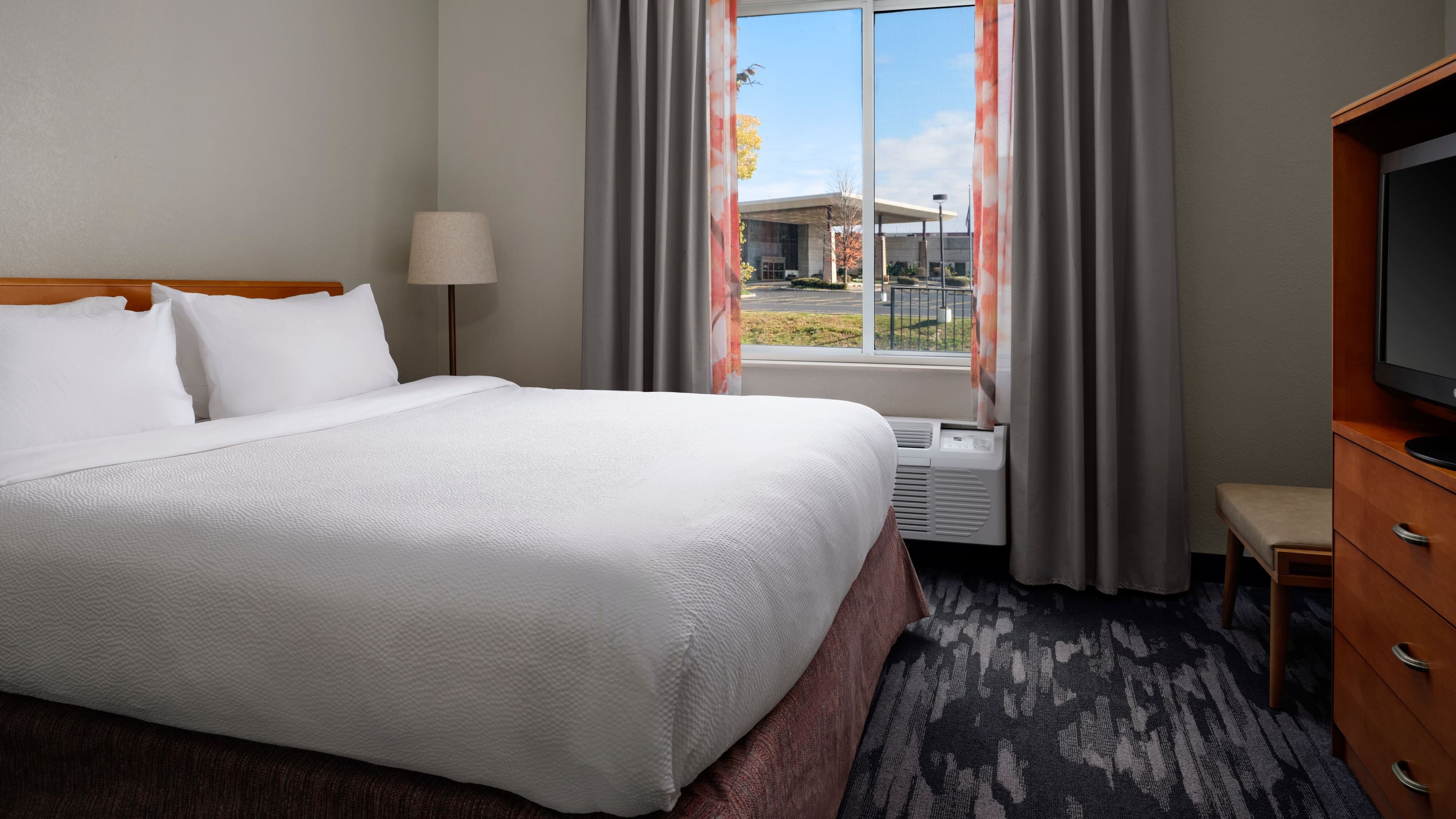 Fairfield Inn & Suites Indianapolis East - Image 2