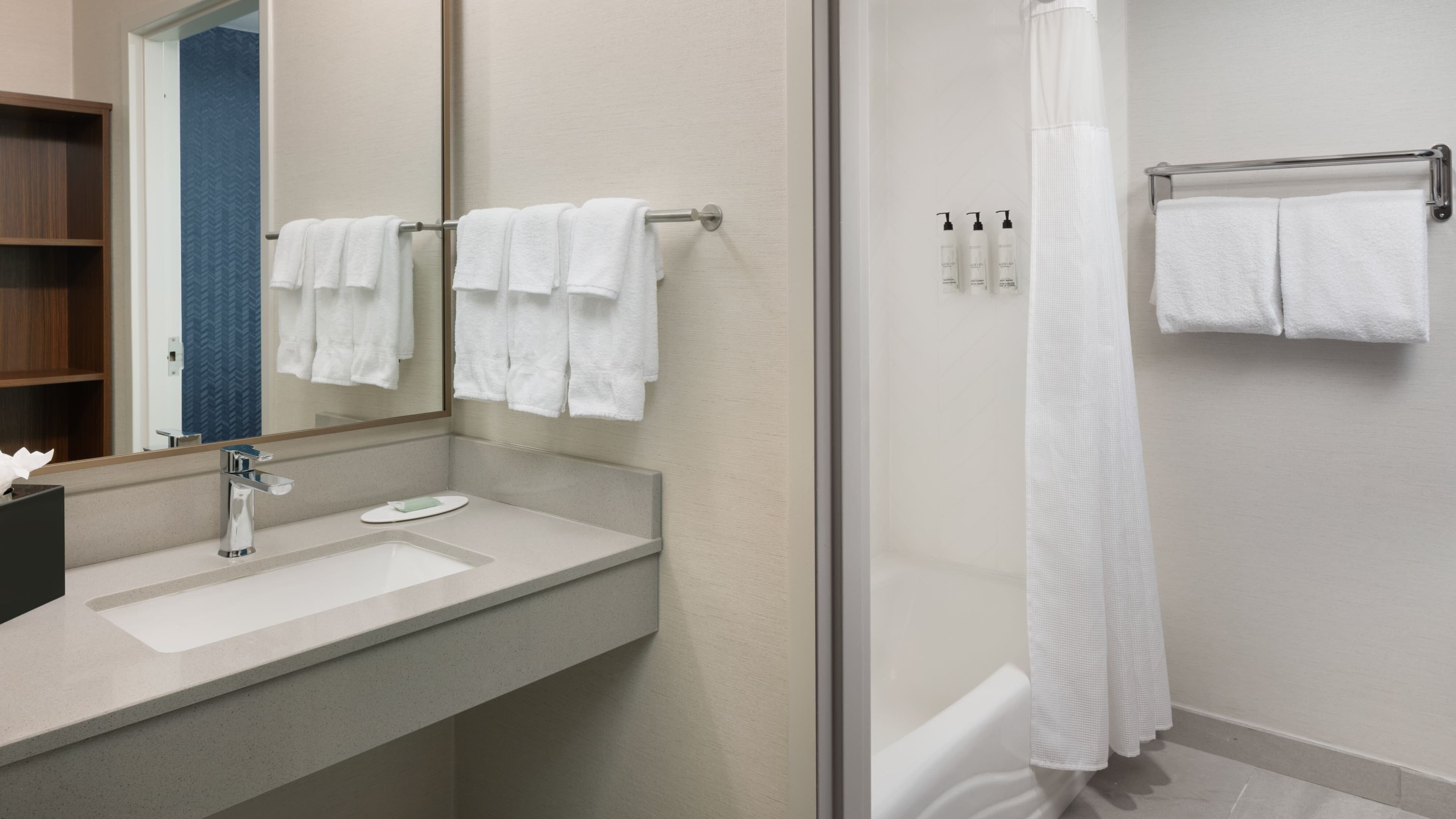 Fairfield Inn & Suites Jacksonville Airport - Image 4