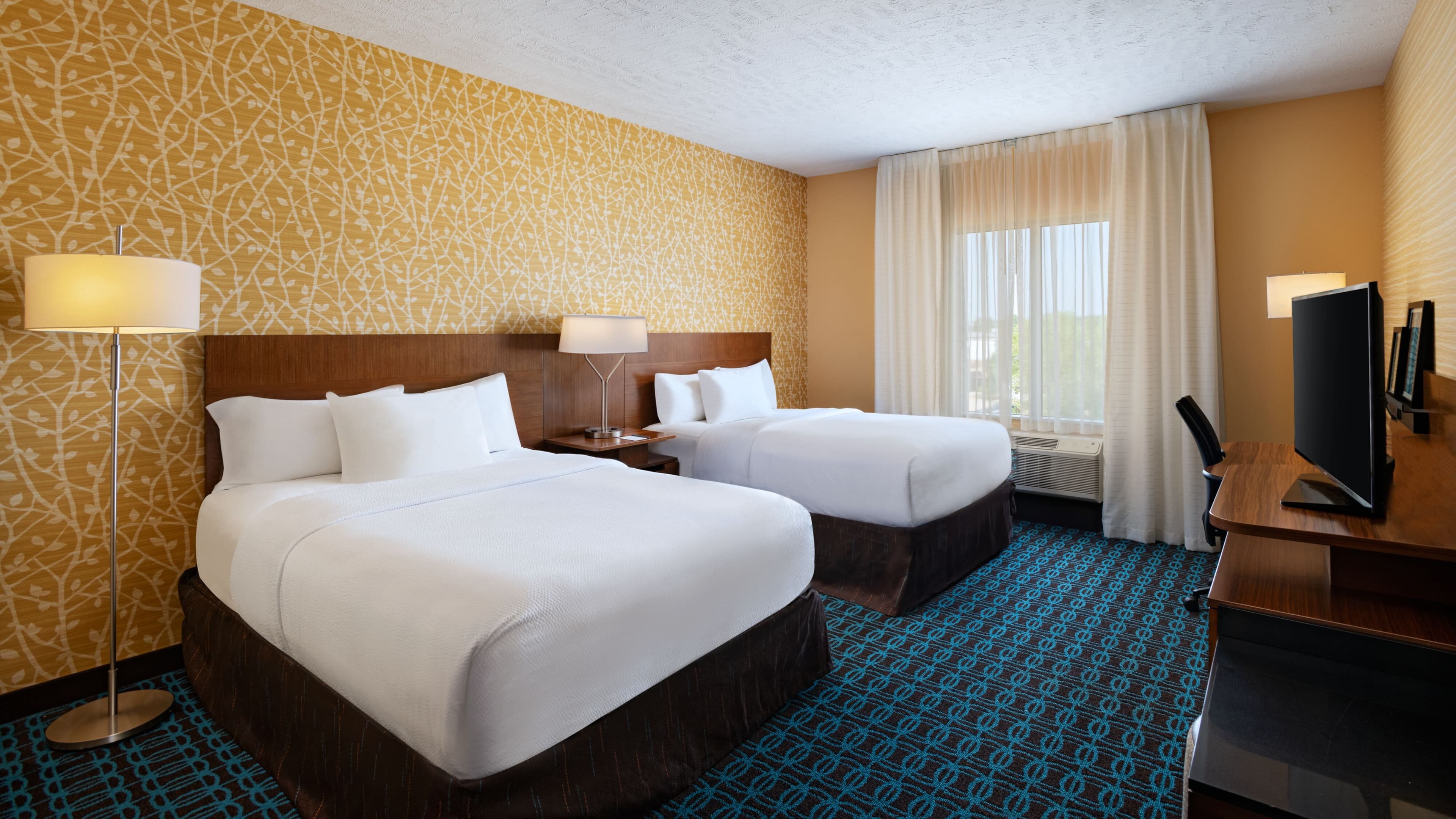 2 Queen Beds - Image 1