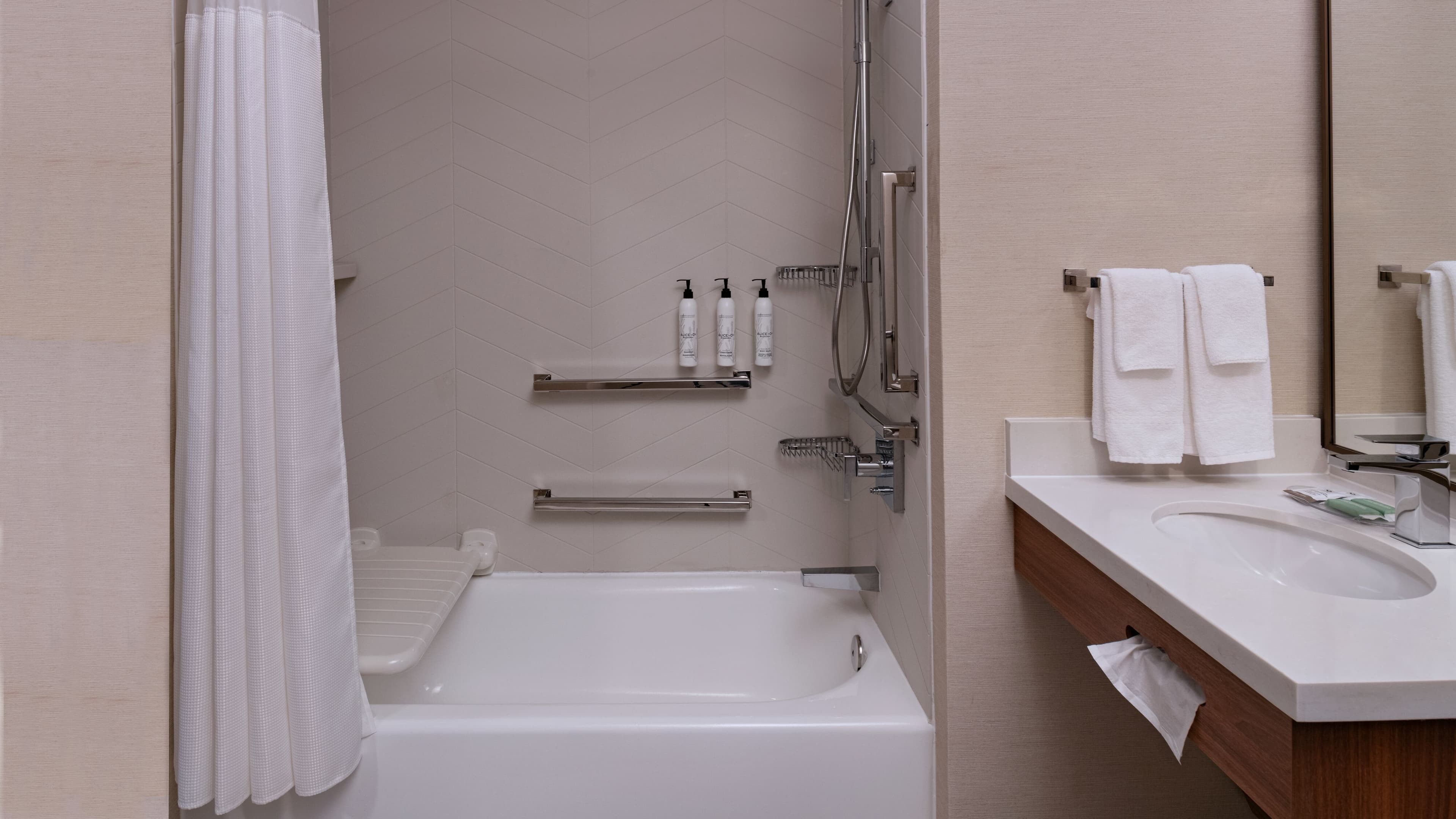 Fairfield Inn & Suites Kansas City Airport — 10
