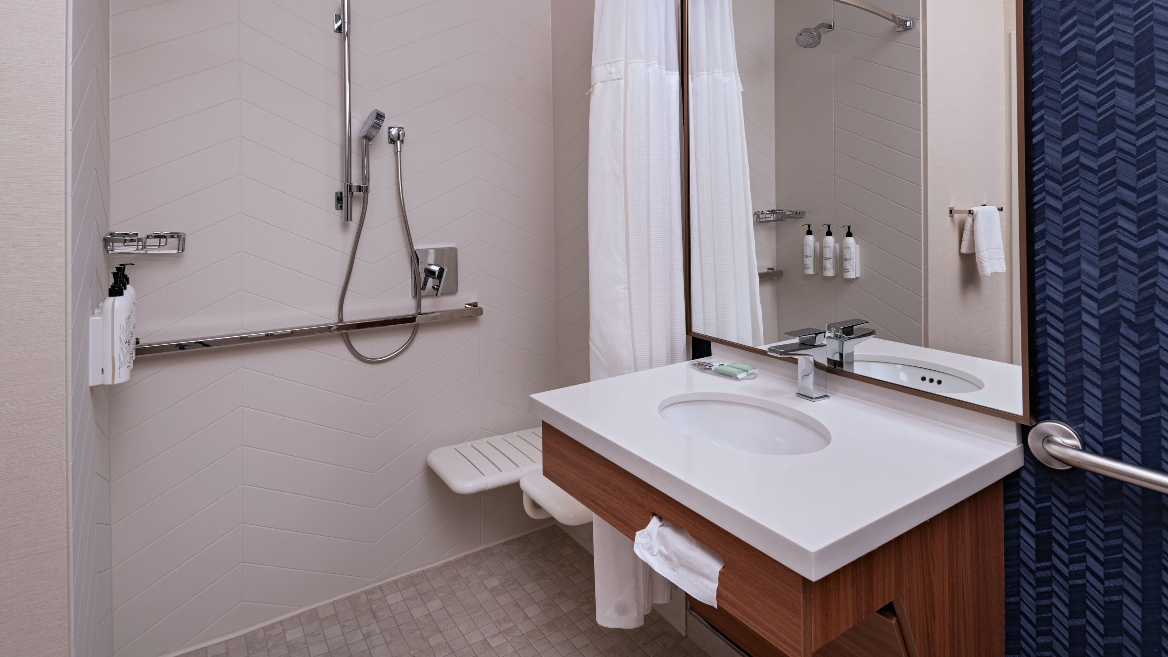 Fairfield Inn & Suites Kansas City Airport — 9