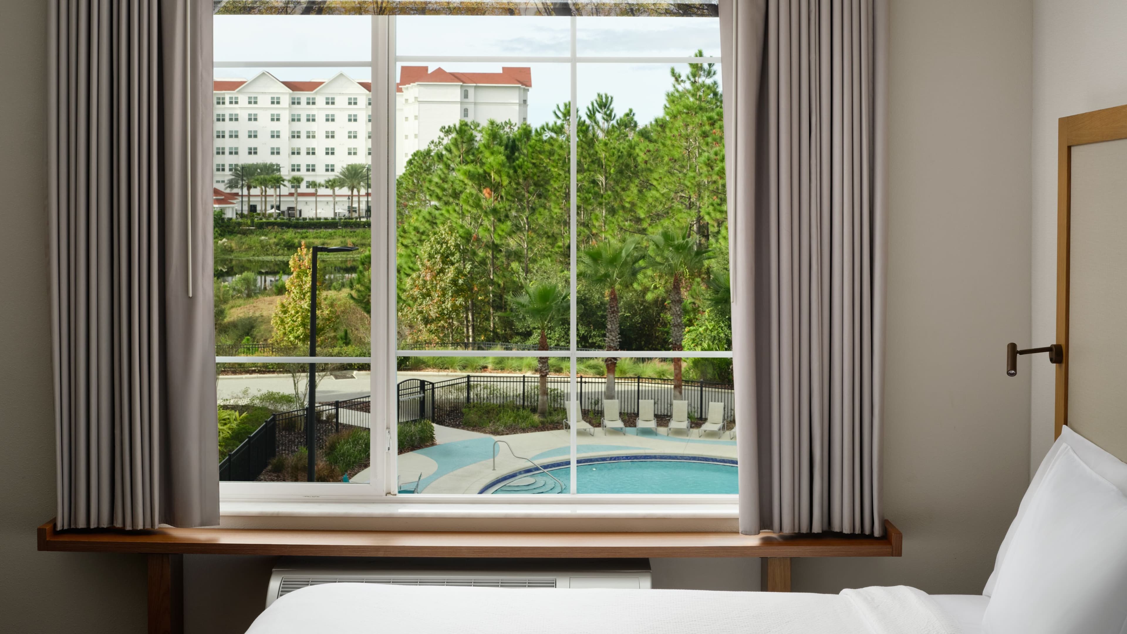Fairfield Inn & Suites Orlando at FLAMINGO CROSSINGS® Town Center - Image 5