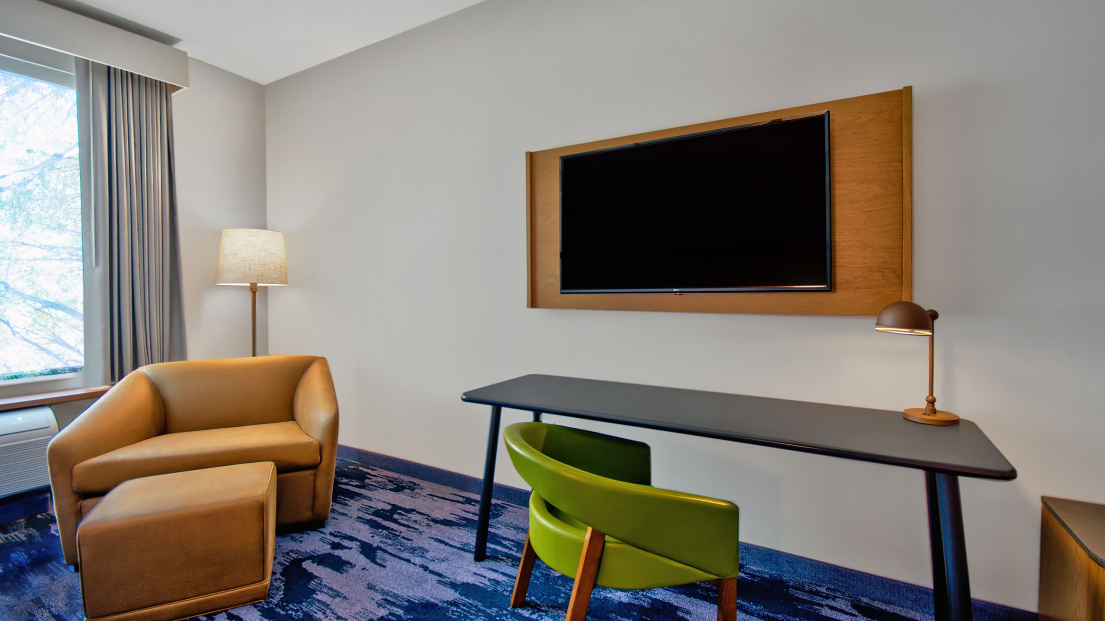 Fairfield Inn & Suites Orlando at FLAMINGO CROSSINGS® Town Center - Image 2