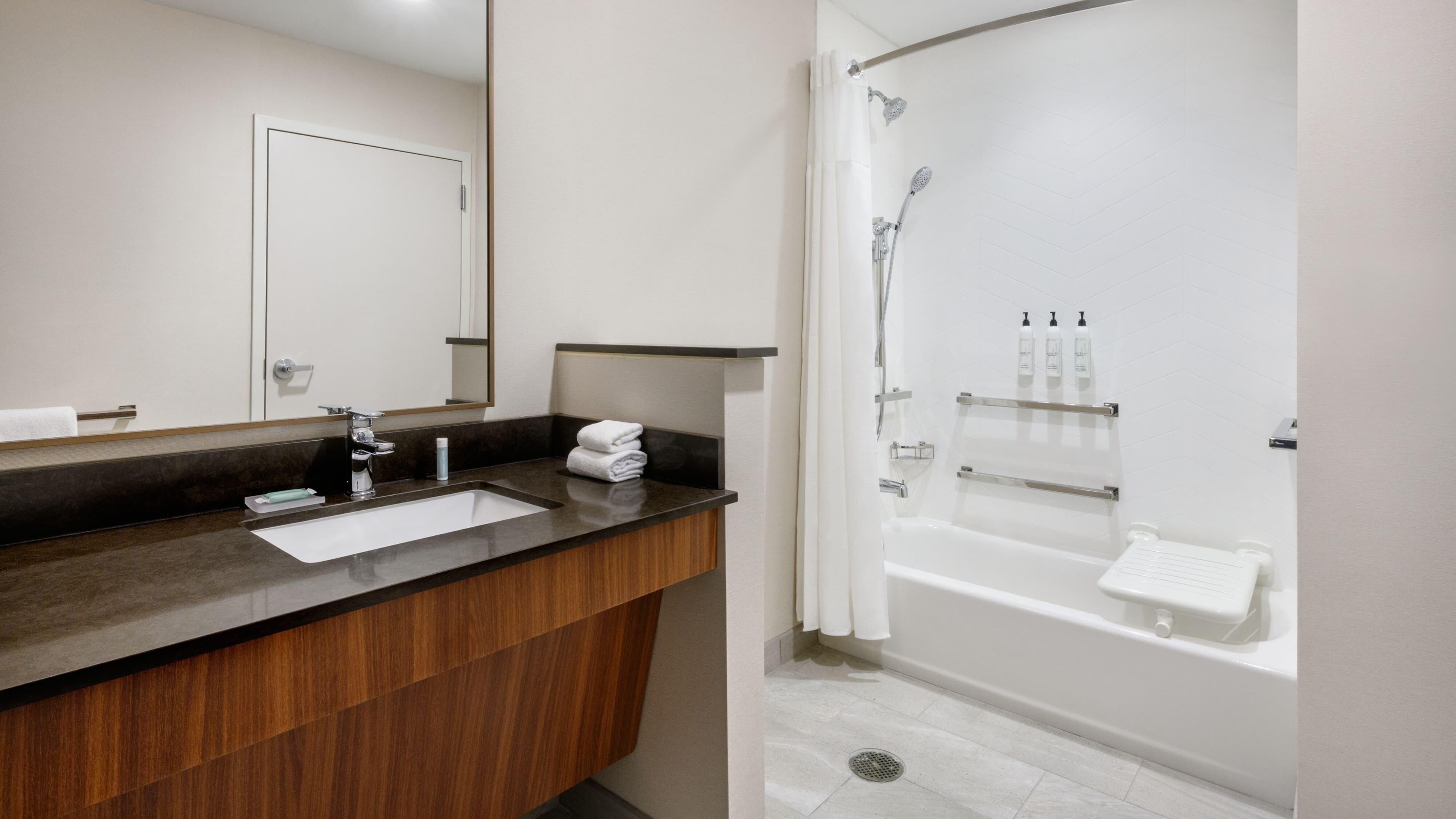 Independent (SPHC) Montreal Suites Orlando — 17