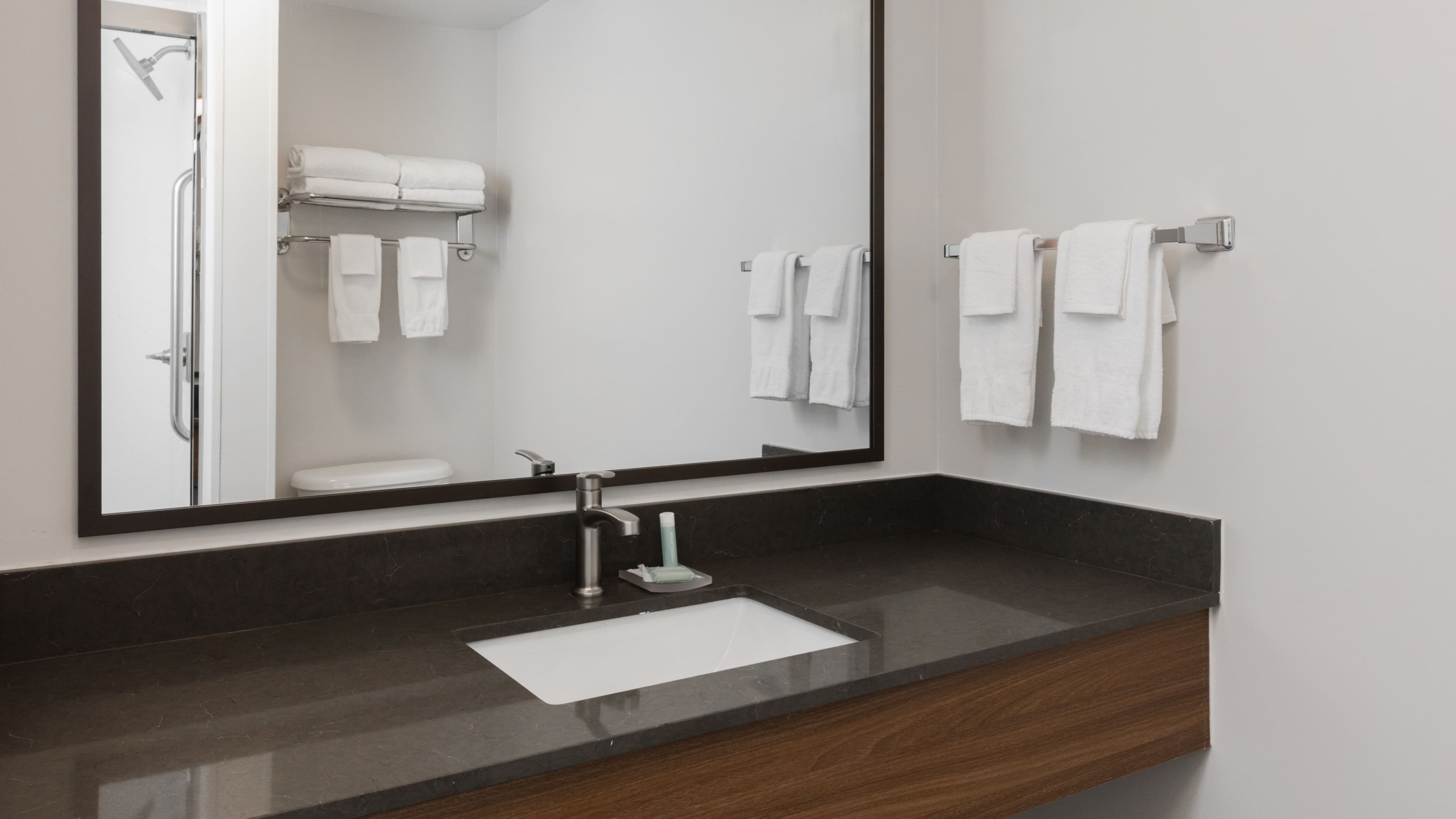 Fairfield Inn & Suites Muskegon Norton Shores - Image 4