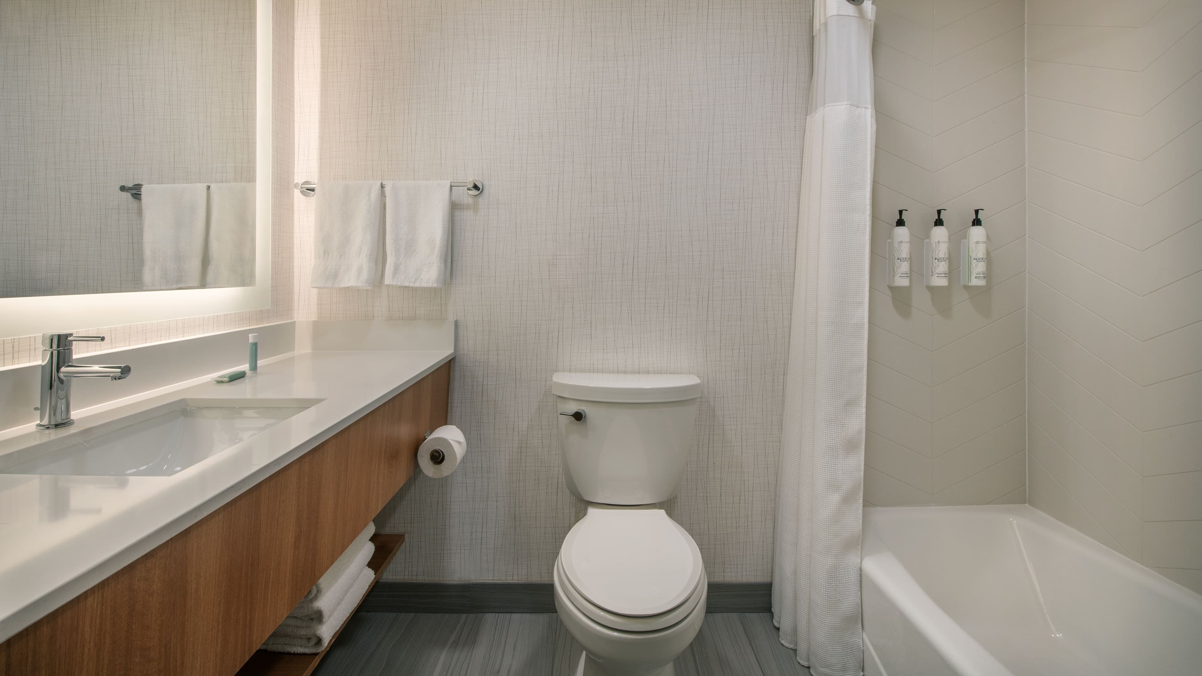 Fairfield Inn & Suites Oakland Hayward — 14