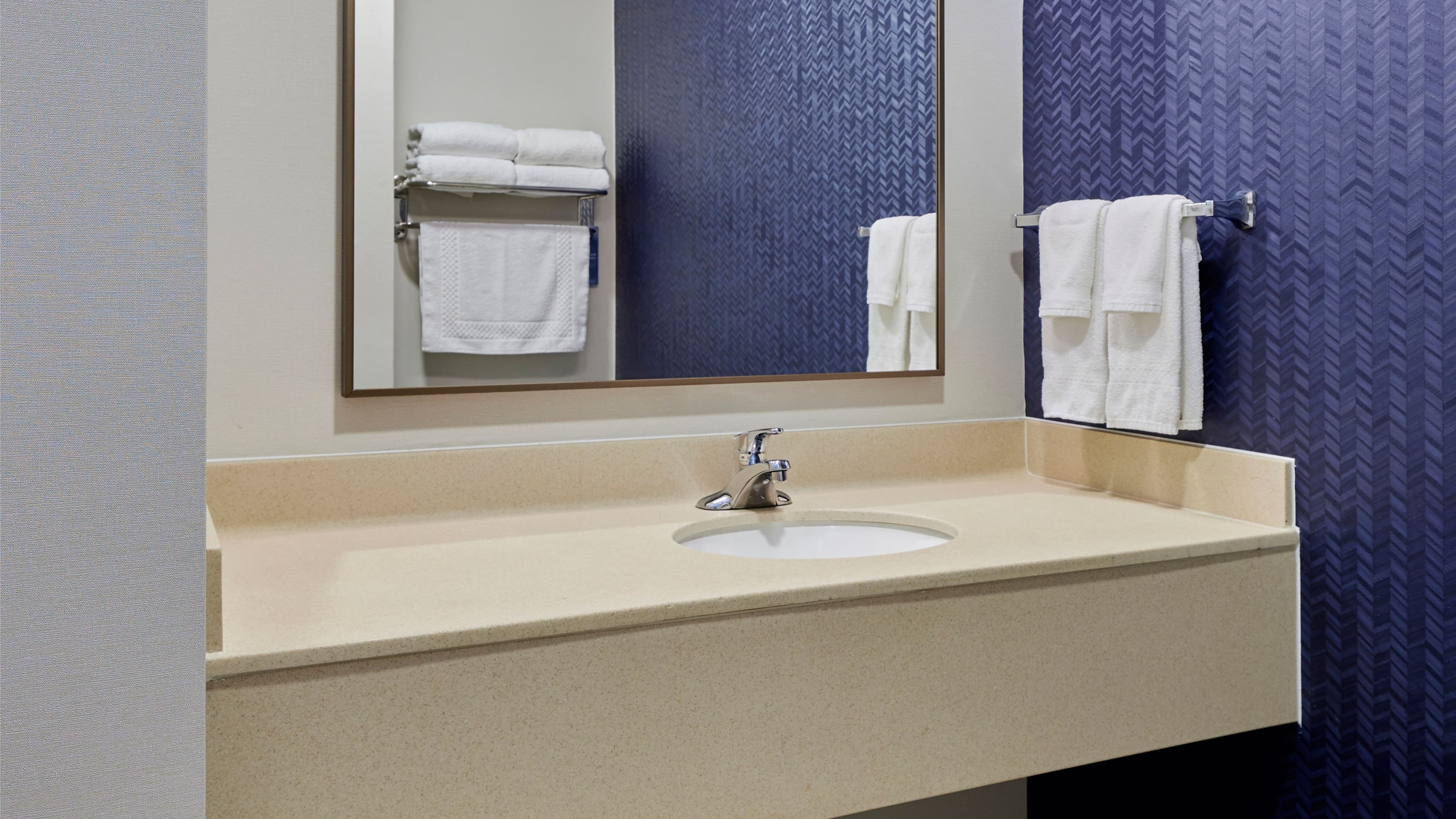 Fairfield Inn & Suites Burlington — 10