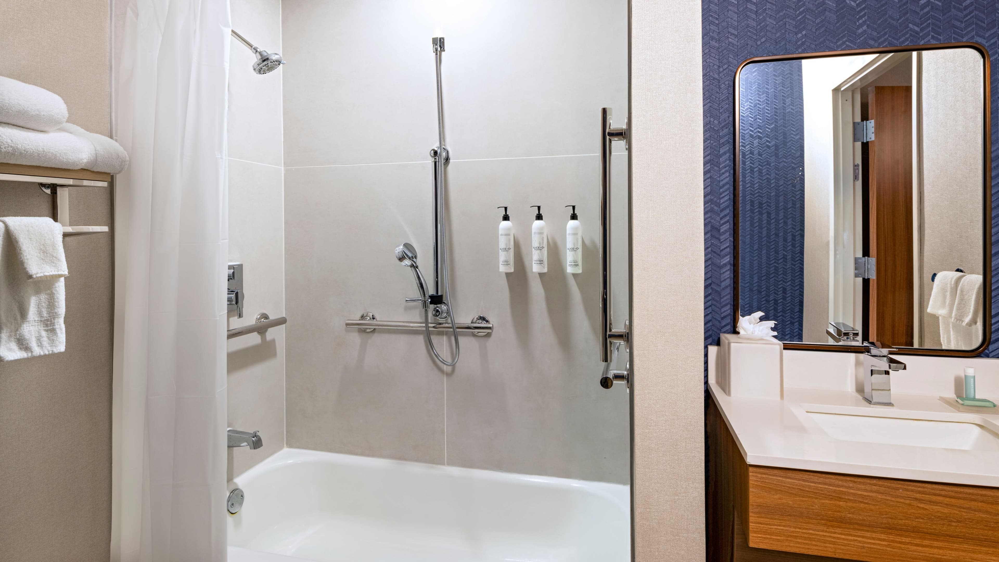 Fairfield Inn & Suites Phoenix South Mountain Area - Image 3