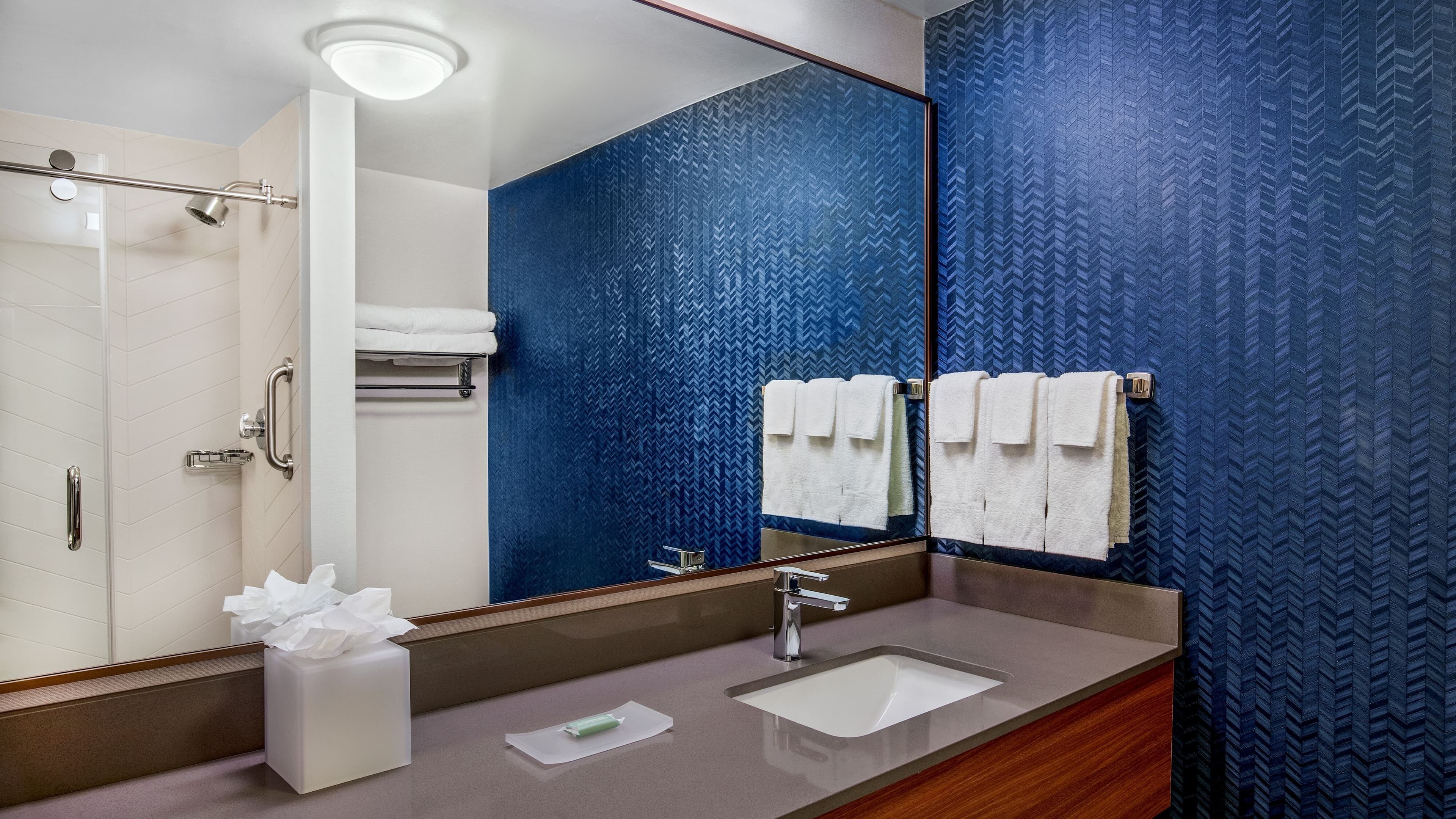 Fairfield Inn & Suites Brunswick Freeport - Image 4