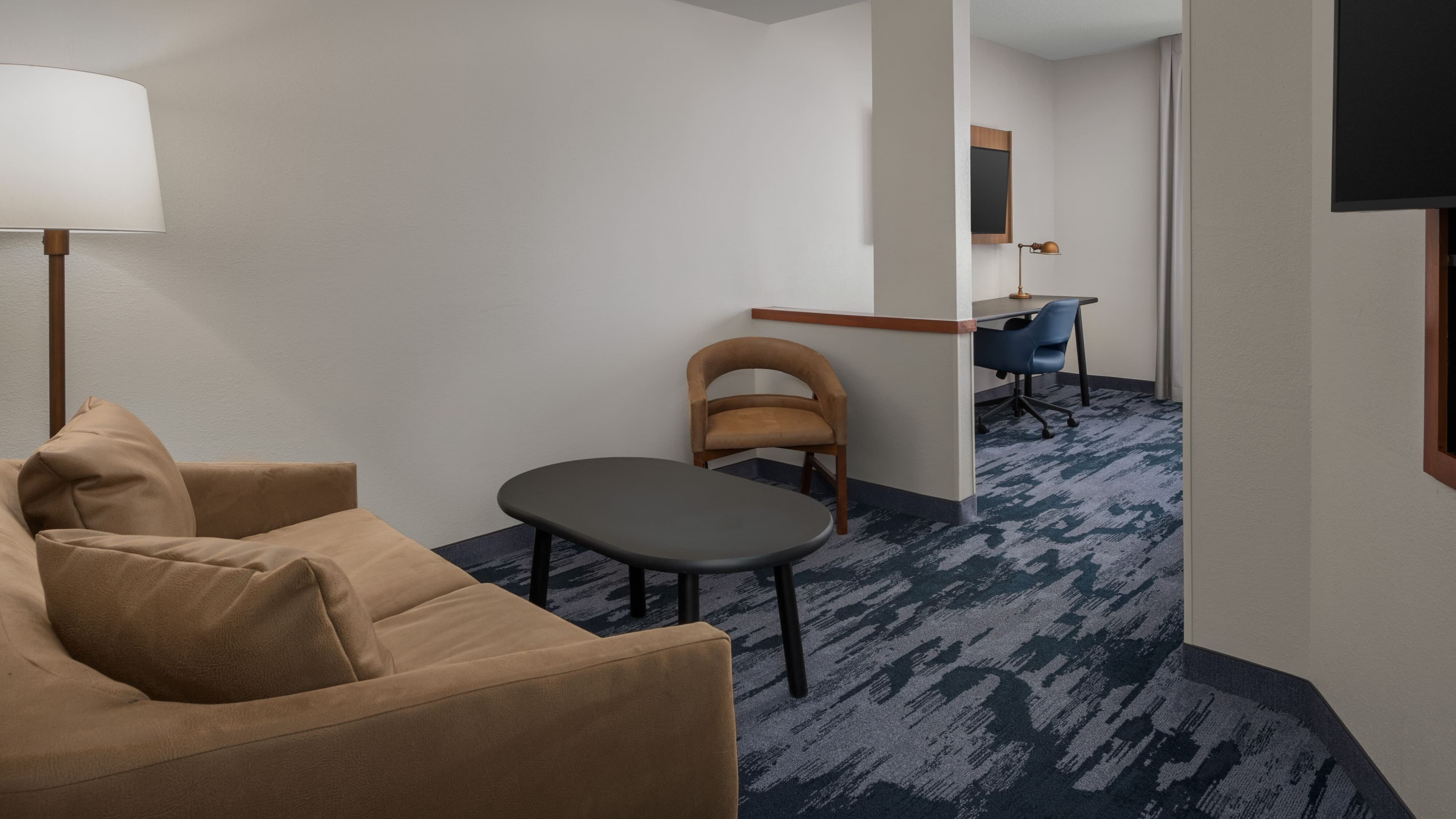 Fairfield Inn & Suites Roanoke Hollins/I-81 - Image 2
