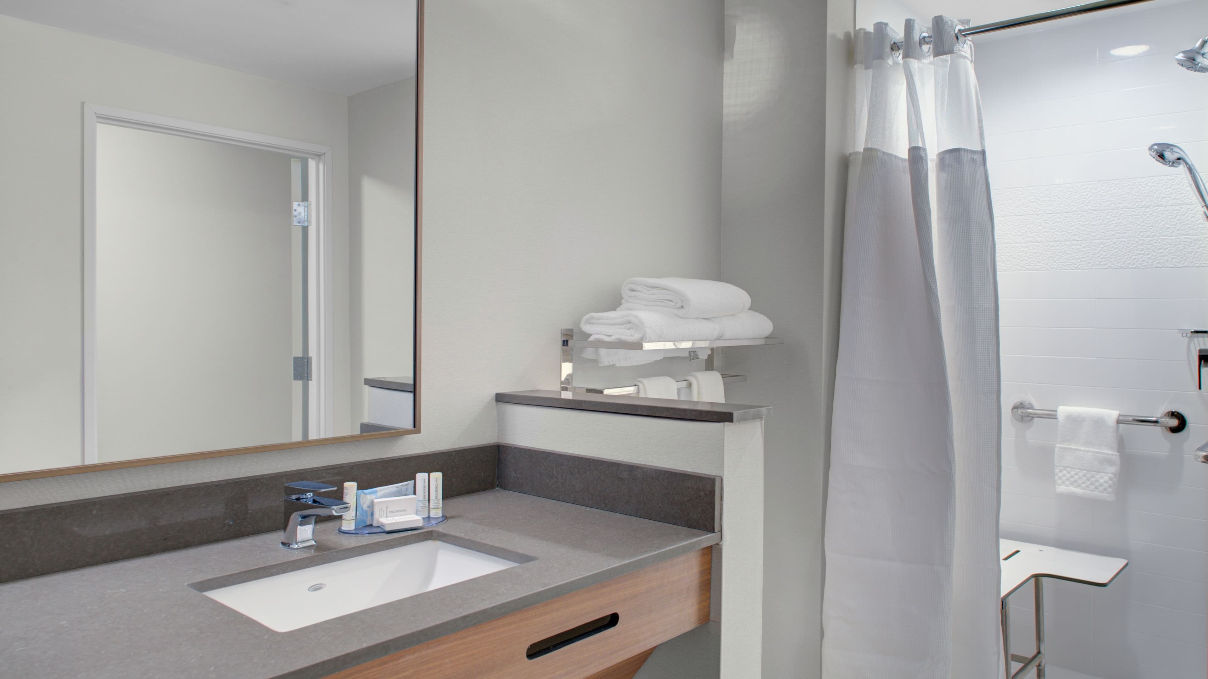 Fairfield Inn & Suites Roanoke Salem — 7