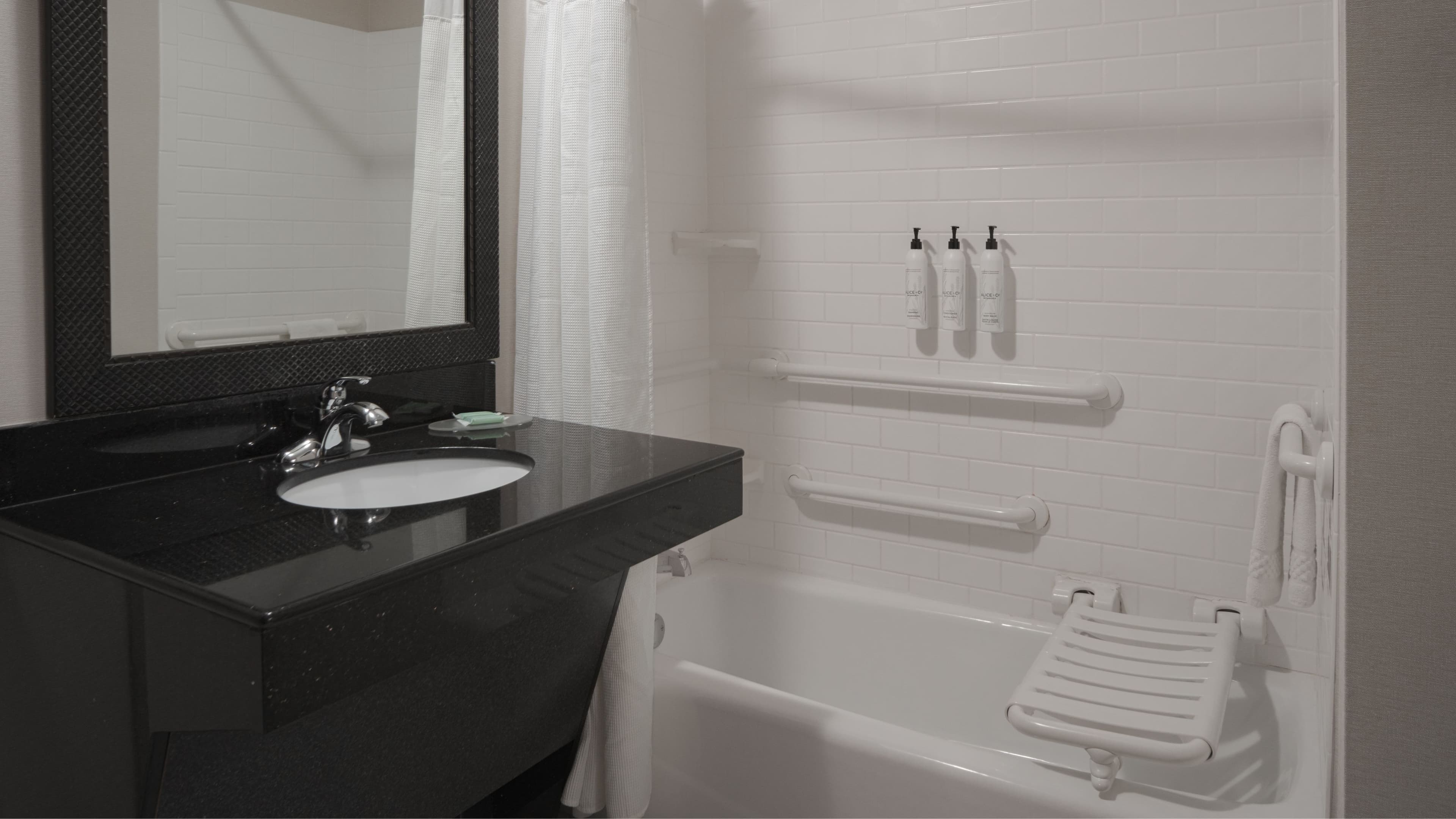 Fairfield Inn & Suites Louisville East - Image 5
