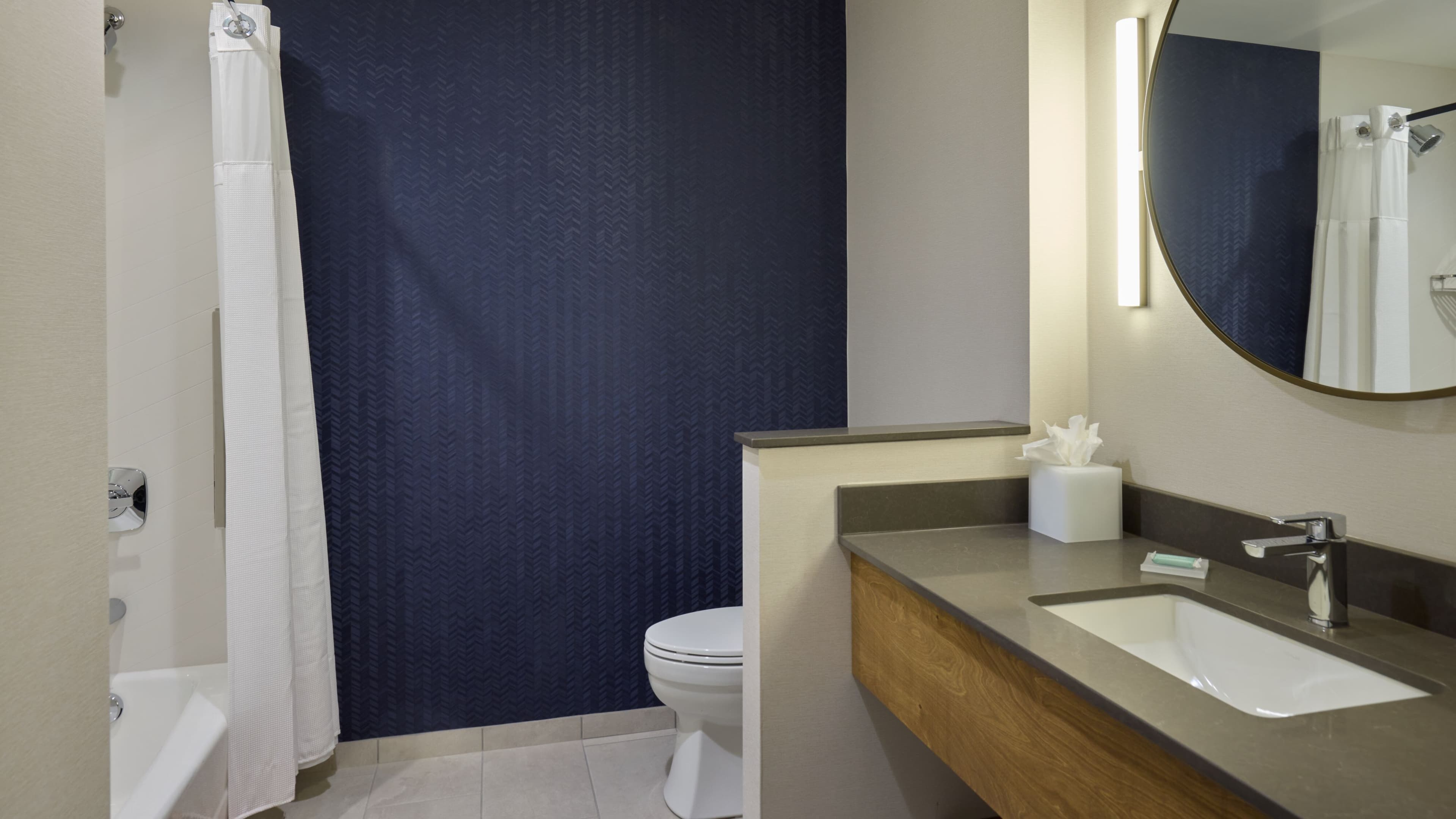 2 Queen Bed Guestroom - Image 3