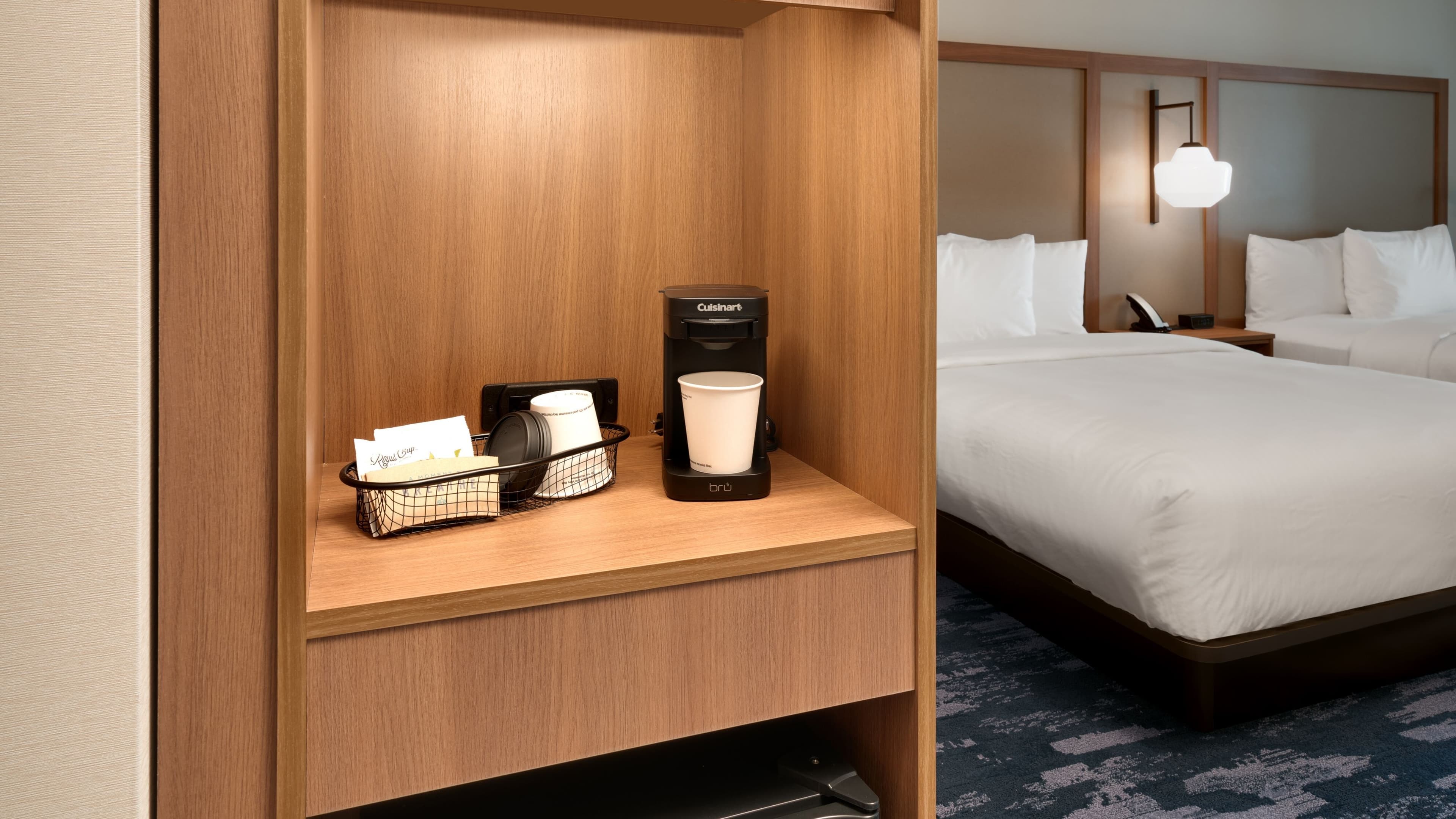 2 Queen(s) - Image 2