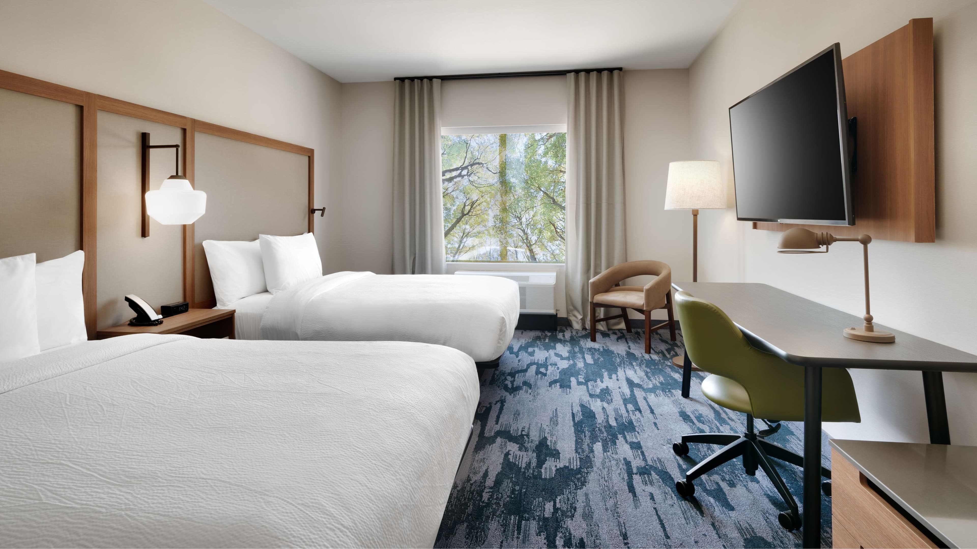 2 Queen(s) - Image 1