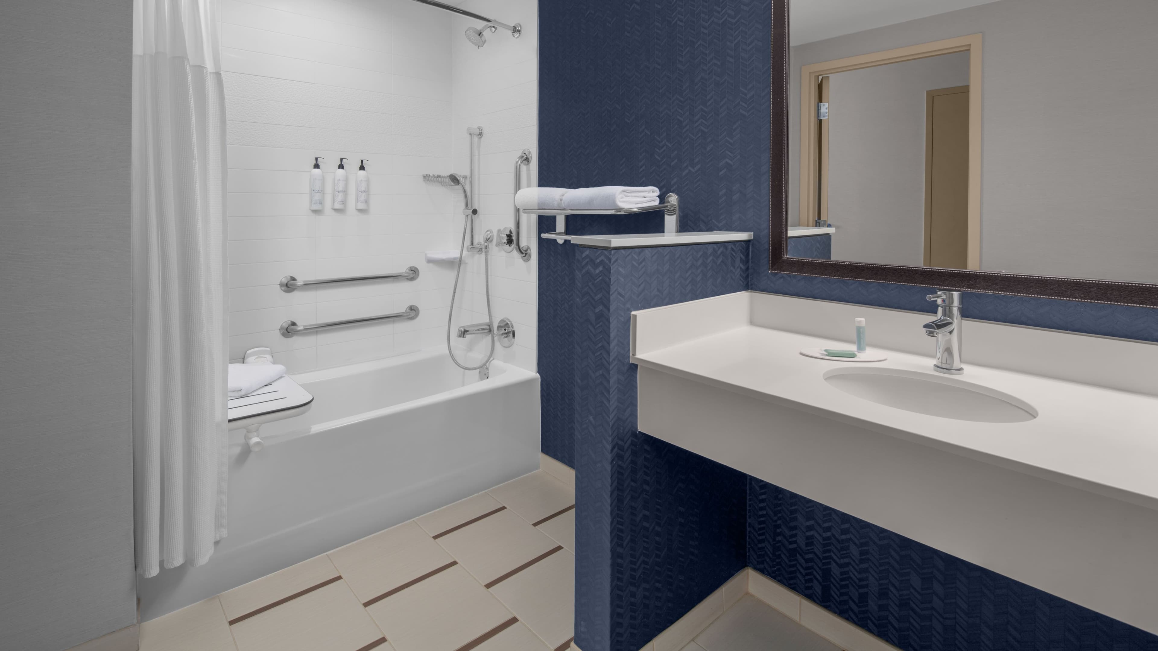 Queen Queen Guest Room - Image 6