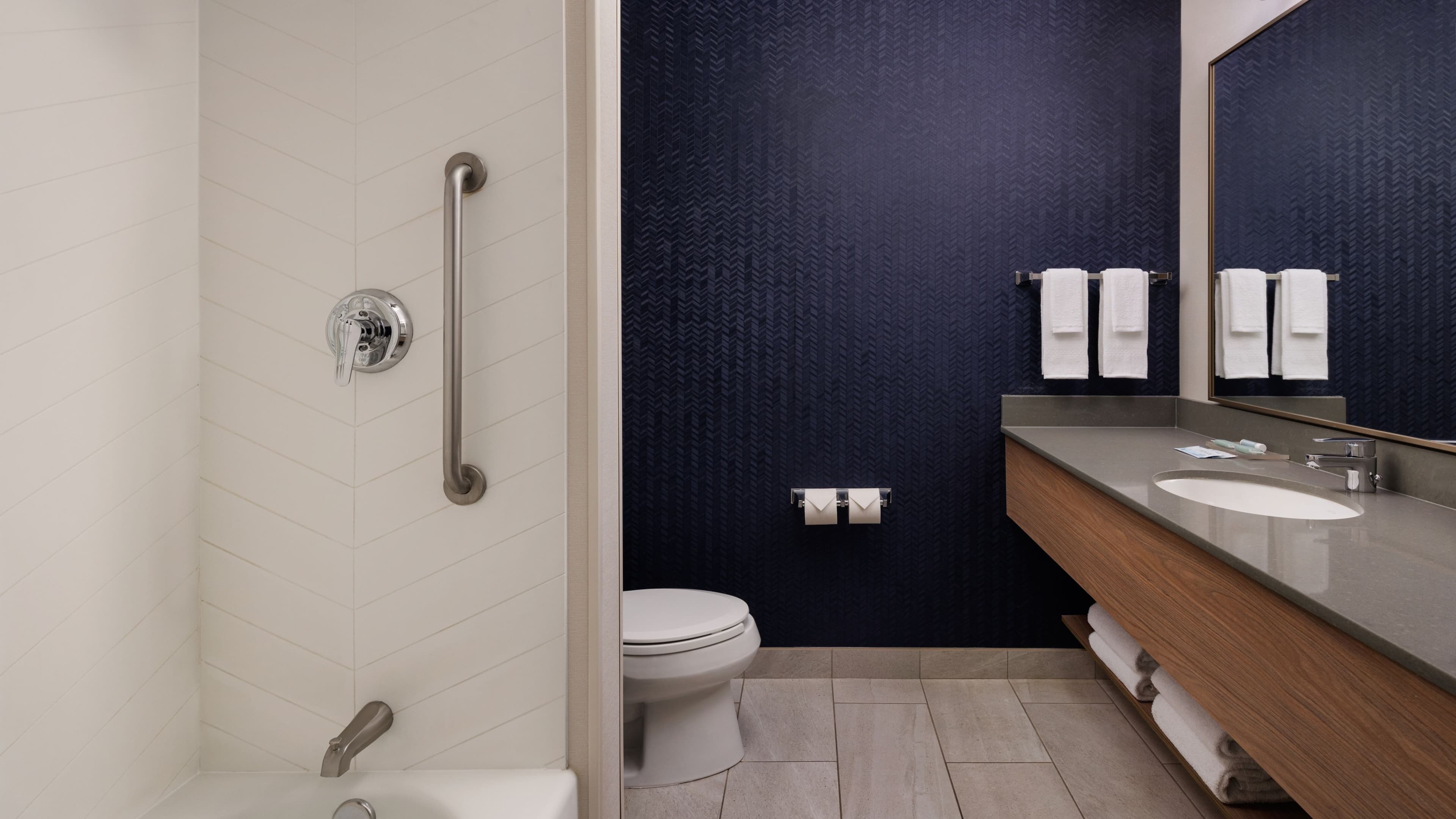 Fairfield Inn & Suites Kelowna - Image 5