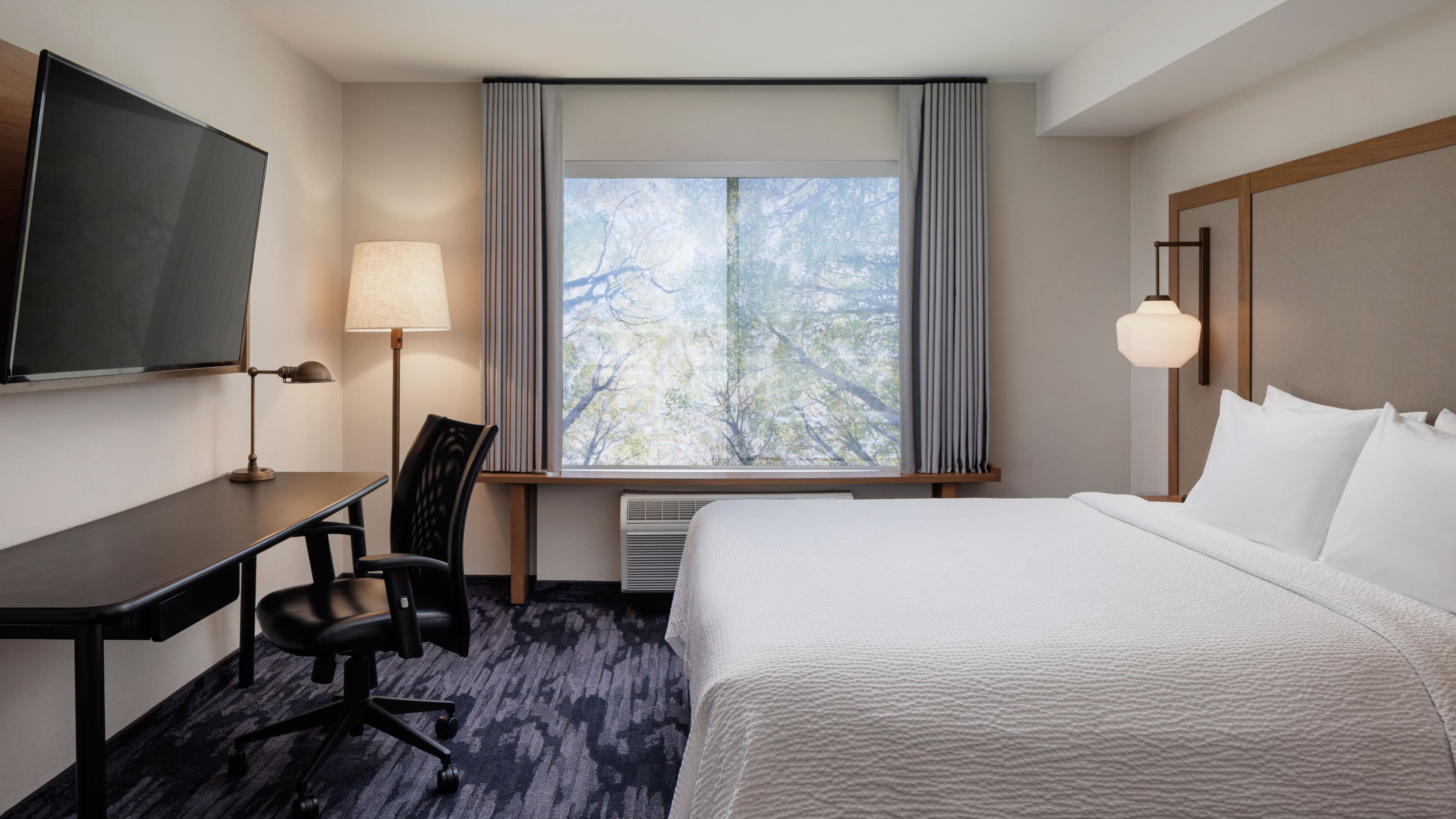 Fairfield Inn & Suites Kelowna - Image 4